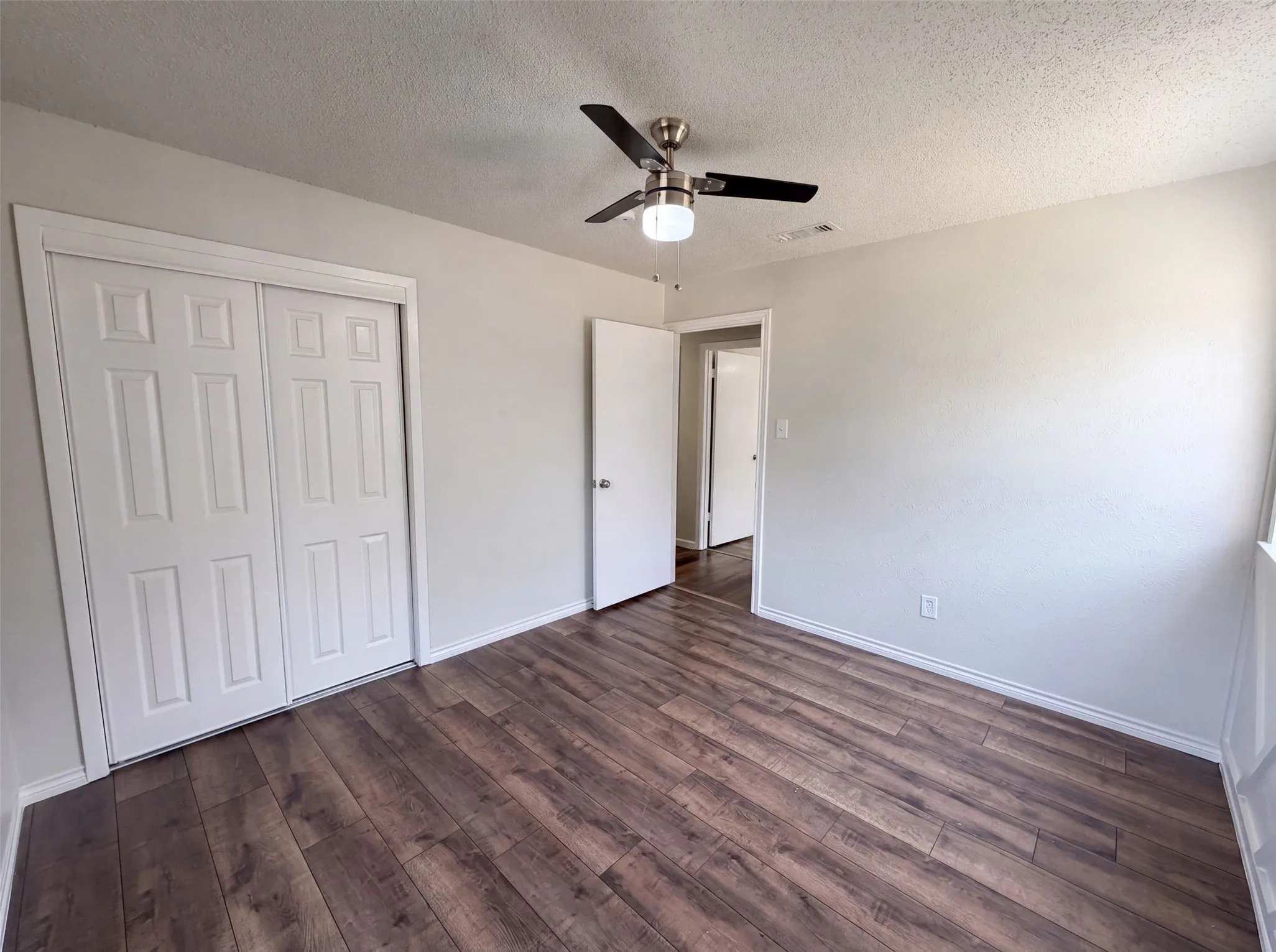 Single Family Residence For Sale in Tarrant County , 2136 Mountainview Drive, Hurst, Texas 76054, 3 Bedroom, 2 Bathroom, 2 Garage spaces, 1,568 Sqft, built in 1971, mls#21353752, Real Estate Agent in Hurst, Homes For Sale in Tarrant county, Homes For Sale in Hurst, Realtor in Hurst Texas, Real Estate Brokerage Independent Realty Texas, Luminita Cordes Realtor