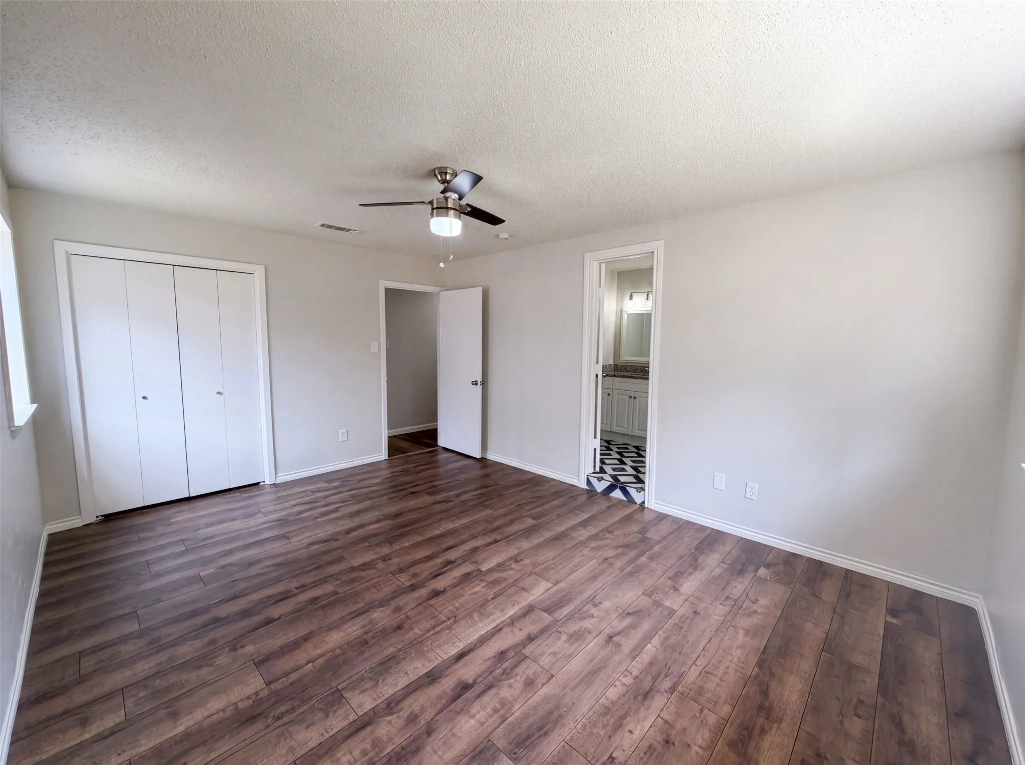Single Family Residence For Sale in Tarrant County , 2136 Mountainview Drive, Hurst, Texas 76054, 3 Bedroom, 2 Bathroom, 2 Garage spaces, 1,568 Sqft, built in 1971, mls#21353752, Real Estate Agent in Hurst, Homes For Sale in Tarrant county, Homes For Sale in Hurst, Realtor in Hurst Texas, Real Estate Brokerage Independent Realty Texas, Luminita Cordes Realtor
