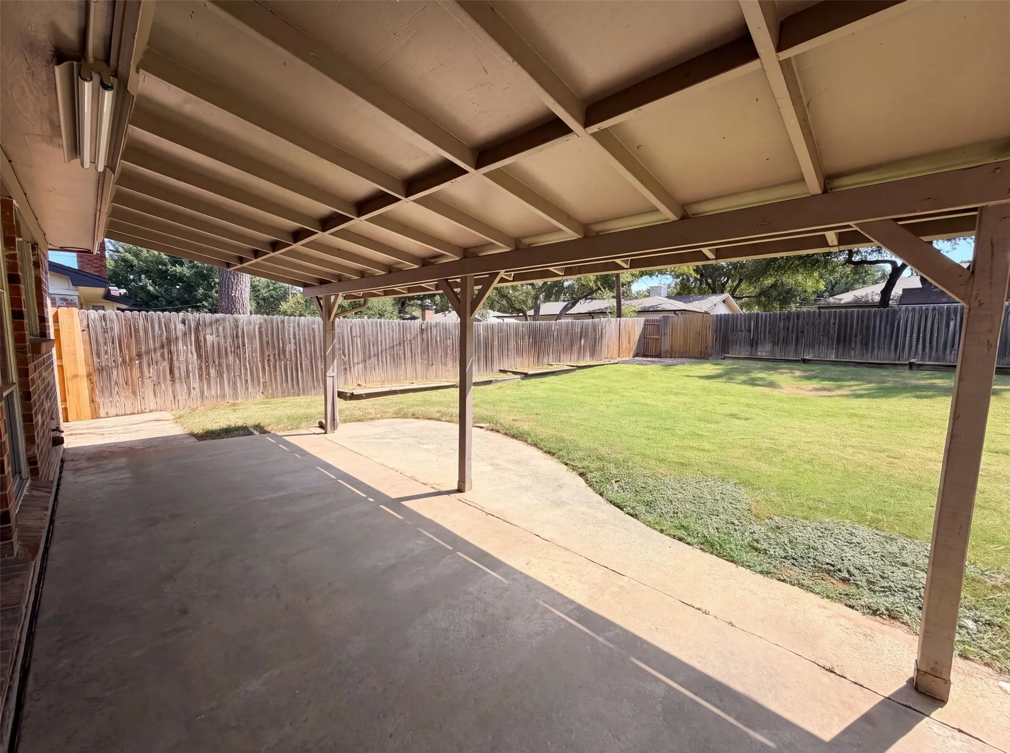 Single Family Residence For Sale in Tarrant County , 2136 Mountainview Drive, Hurst, Texas 76054, 3 Bedroom, 2 Bathroom, 2 Garage spaces, 1,568 Sqft, built in 1971, mls#21353752, Real Estate Agent in Hurst, Homes For Sale in Tarrant county, Homes For Sale in Hurst, Realtor in Hurst Texas, Real Estate Brokerage Independent Realty Texas, Luminita Cordes Realtor