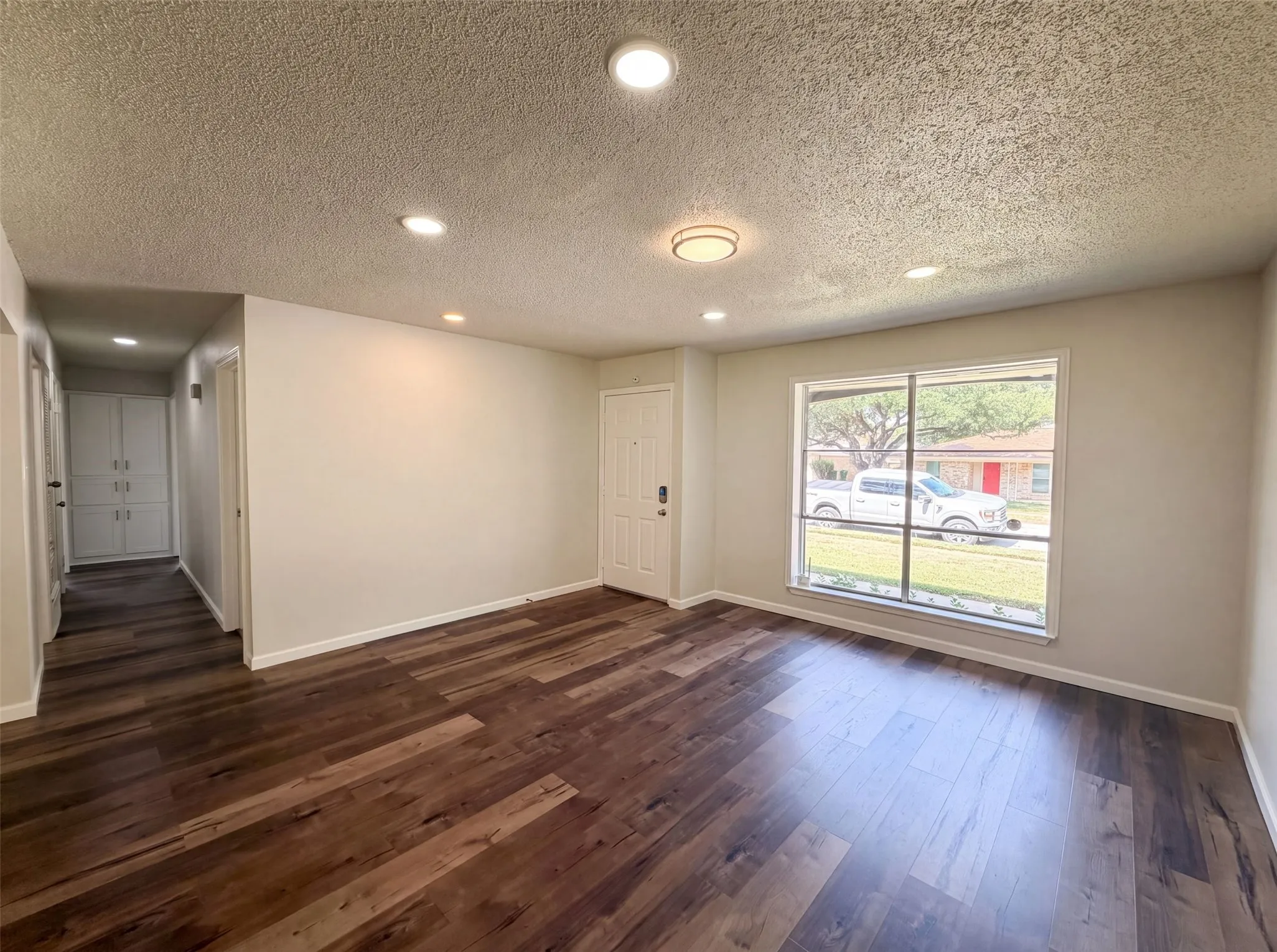 Single Family Residence For Sale in Tarrant County , 2136 Mountainview Drive, Hurst, Texas 76054, 3 Bedroom, 2 Bathroom, 2 Garage spaces, 1,568 Sqft, built in 1971, mls#21353752, Real Estate Agent in Hurst, Homes For Sale in Tarrant county, Homes For Sale in Hurst, Realtor in Hurst Texas, Real Estate Brokerage Independent Realty Texas, Luminita Cordes Realtor