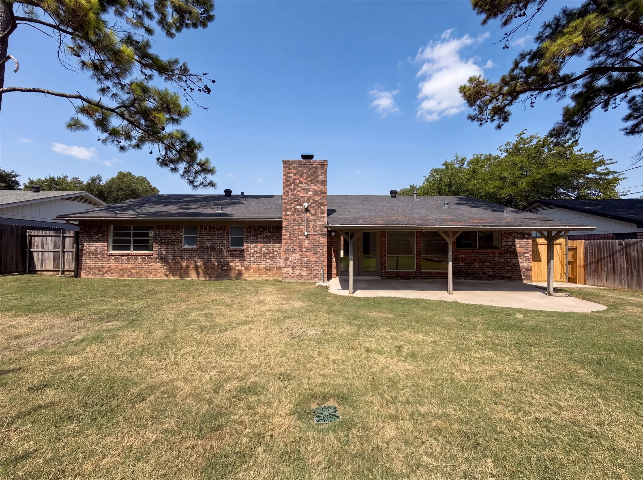 Single Family Residence For Sale in Tarrant County , 2136 Mountainview Drive, Hurst, Texas 76054, 3 Bedroom, 2 Bathroom, 2 Garage spaces, 1,568 Sqft, built in 1971, mls#21353752, Real Estate Agent in Hurst, Homes For Sale in Tarrant county, Homes For Sale in Hurst, Realtor in Hurst Texas, Real Estate Brokerage Independent Realty Texas, Luminita Cordes Realtor