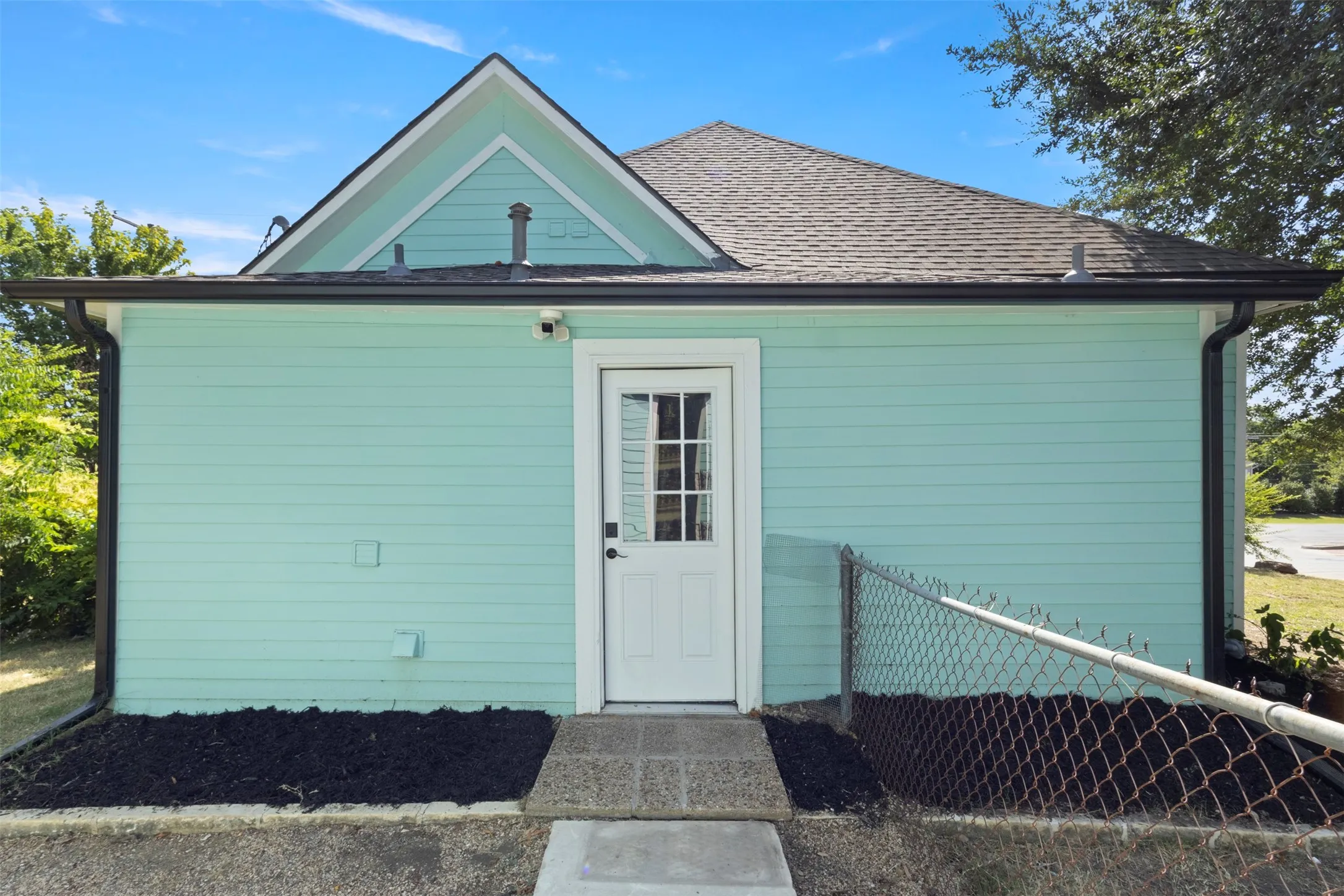 Single Family Residence For Rent in Collin County , 408 S College Street, Mc Kinney, Texas 75069, 2 Bedroom, 2 Bathroom, Garage spaces, 838 Sqft, built in 1925, mls#21353681, Real Estate Agent in Mc Kinney, Homes For Rent in Collin county, Homes For Rent in Mc Kinney, Realtor in Mc Kinney Texas, Real Estate Brokerage Independent Realty Texas, Luminita Cordes Realtor