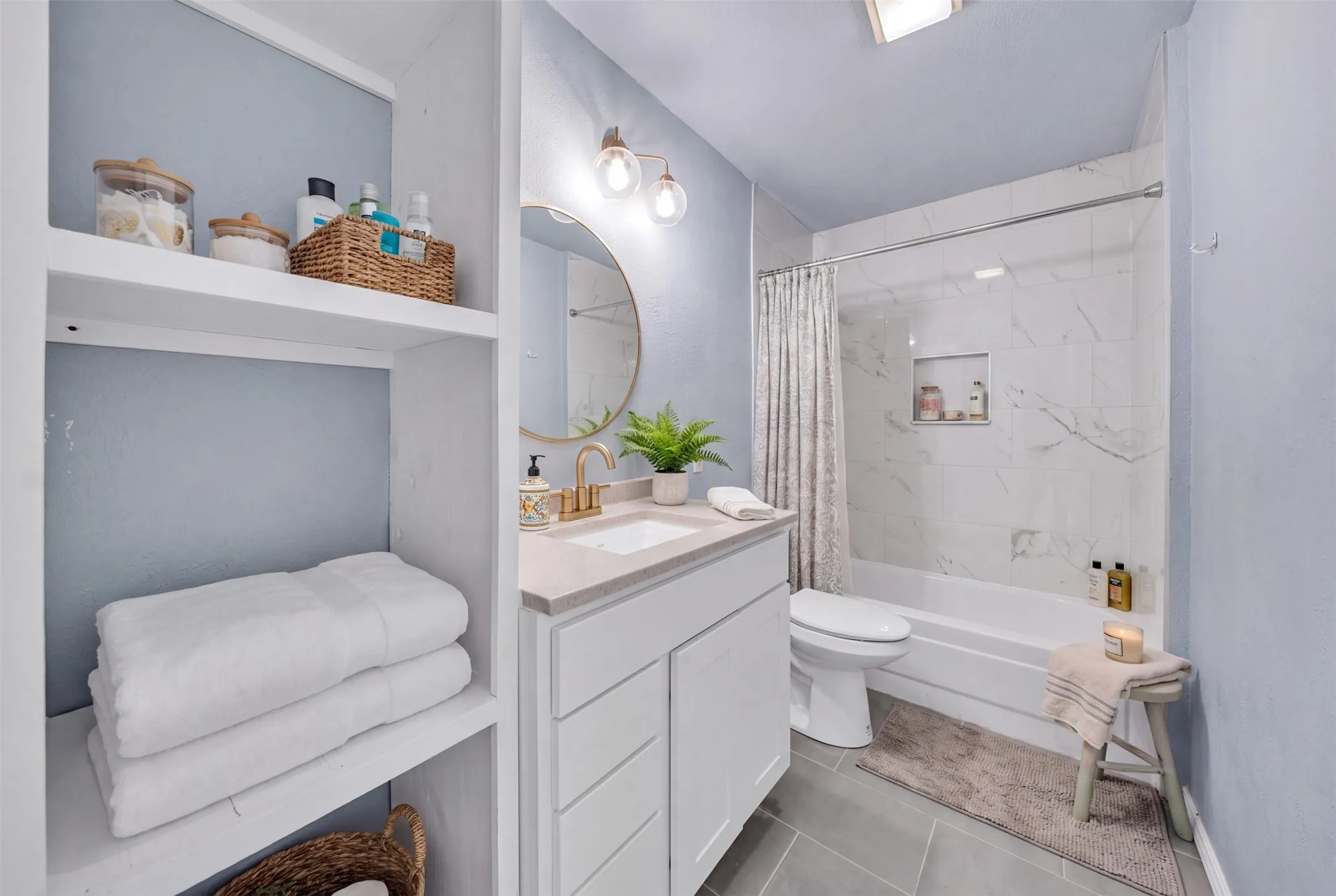 Single Family Residence For Sale in Johnson County , 1116 Center Street, Cleburne, Texas 76033, 3 Bedroom, 2 Bathroom, 2 Garage spaces, 1,607 Sqft, built in 1961, mls#21353729, Real Estate Agent in Cleburne, Homes For Sale in Johnson county, Homes For Sale in Cleburne, Realtor in Cleburne Texas, Real Estate Brokerage Independent Realty Texas, Luminita Cordes Realtor