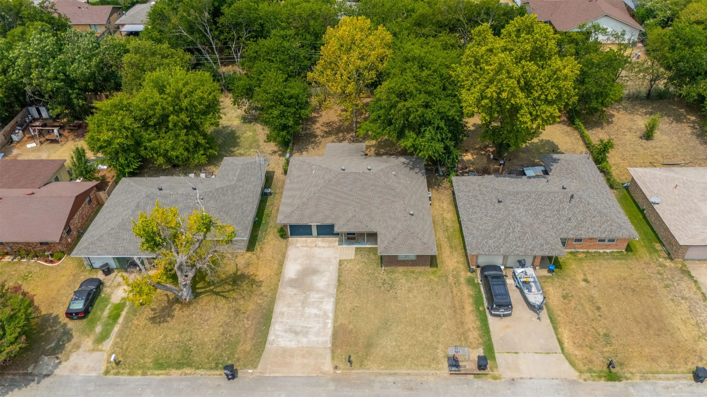 Single Family Residence For Sale in Johnson County , 1116 Center Street, Cleburne, Texas 76033, 3 Bedroom, 2 Bathroom, 2 Garage spaces, 1,607 Sqft, built in 1961, mls#21353729, Real Estate Agent in Cleburne, Homes For Sale in Johnson county, Homes For Sale in Cleburne, Realtor in Cleburne Texas, Real Estate Brokerage Independent Realty Texas, Luminita Cordes Realtor