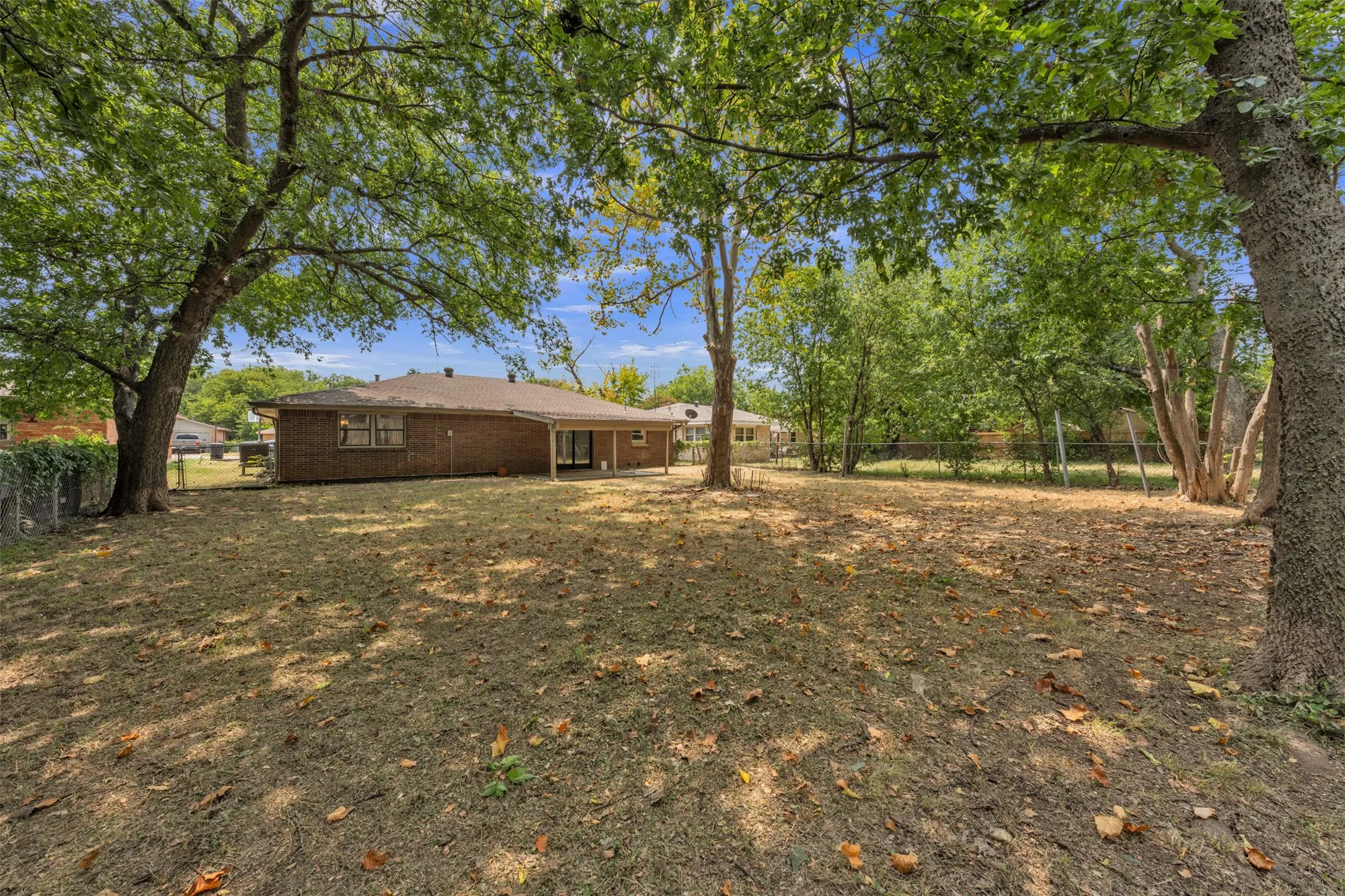 Single Family Residence For Sale in Johnson County , 1116 Center Street, Cleburne, Texas 76033, 3 Bedroom, 2 Bathroom, 2 Garage spaces, 1,607 Sqft, built in 1961, mls#21353729, Real Estate Agent in Cleburne, Homes For Sale in Johnson county, Homes For Sale in Cleburne, Realtor in Cleburne Texas, Real Estate Brokerage Independent Realty Texas, Luminita Cordes Realtor