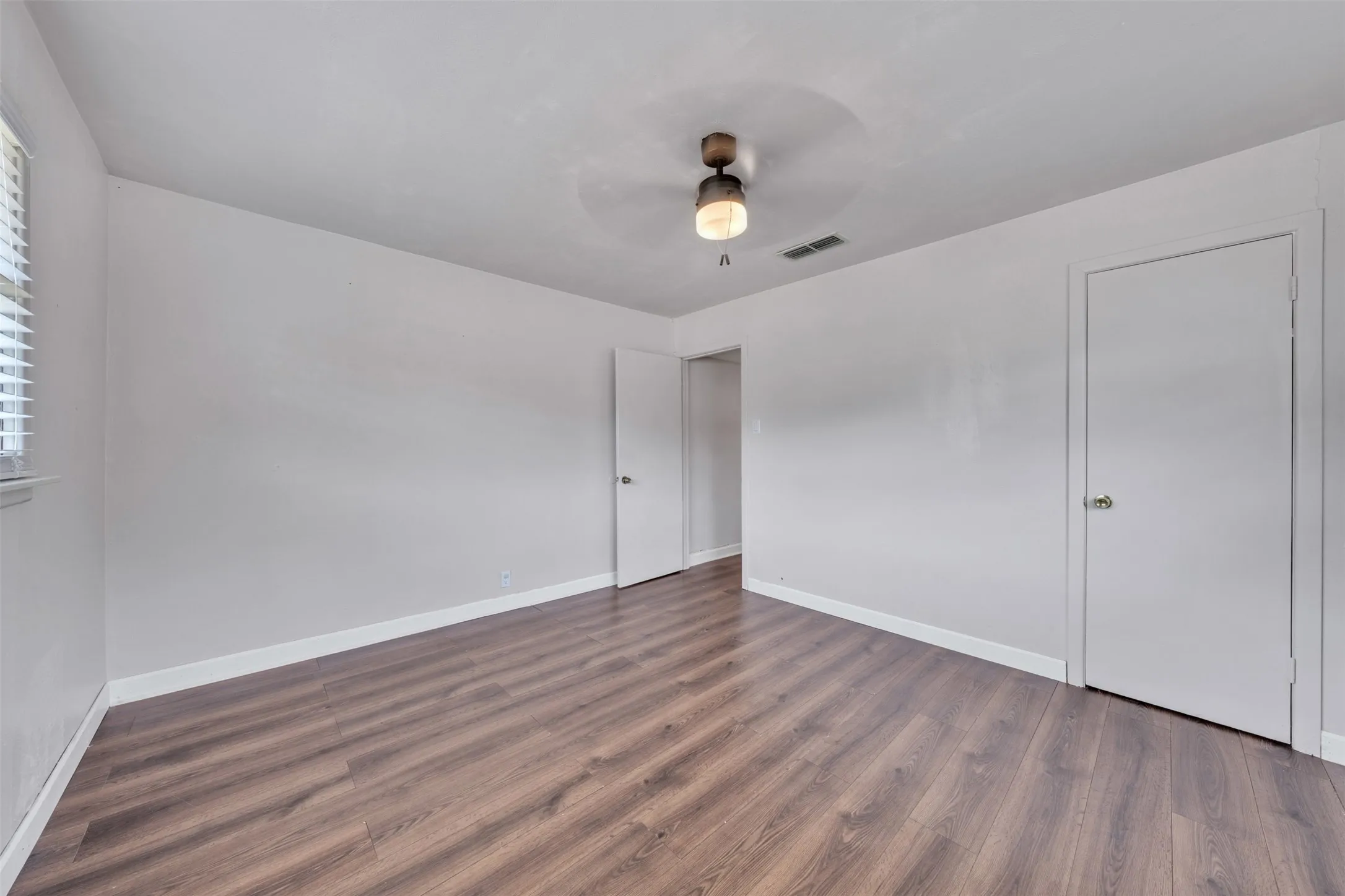 Single Family Residence For Sale in Johnson County , 1116 Center Street, Cleburne, Texas 76033, 3 Bedroom, 2 Bathroom, 2 Garage spaces, 1,607 Sqft, built in 1961, mls#21353729, Real Estate Agent in Cleburne, Homes For Sale in Johnson county, Homes For Sale in Cleburne, Realtor in Cleburne Texas, Real Estate Brokerage Independent Realty Texas, Luminita Cordes Realtor