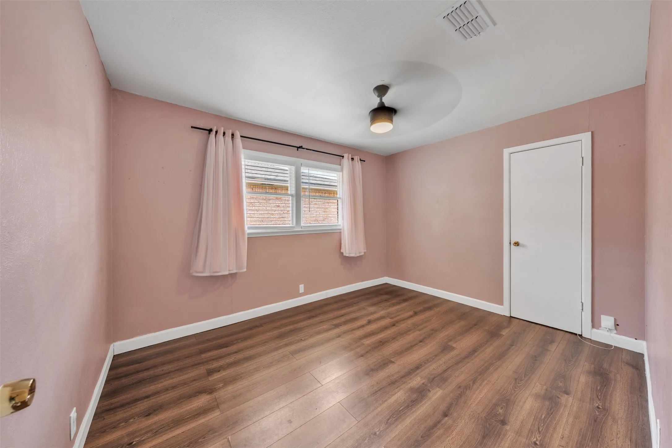 Single Family Residence For Sale in Johnson County , 1116 Center Street, Cleburne, Texas 76033, 3 Bedroom, 2 Bathroom, 2 Garage spaces, 1,607 Sqft, built in 1961, mls#21353729, Real Estate Agent in Cleburne, Homes For Sale in Johnson county, Homes For Sale in Cleburne, Realtor in Cleburne Texas, Real Estate Brokerage Independent Realty Texas, Luminita Cordes Realtor