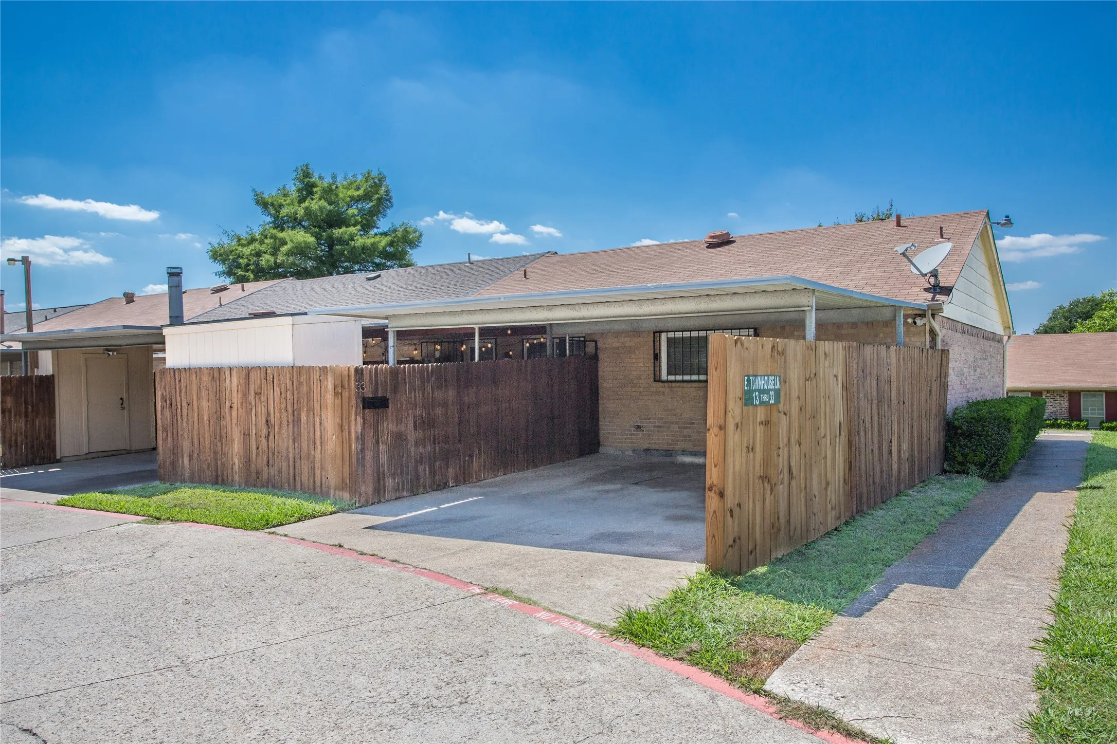 Townhouse For Sale in Dallas County , 33 E Townhouse Lane 30, Grand Prairie, Texas 75052, 2 Bedroom, 2 Bathroom, Garage spaces, 1,072 Sqft, built in 1979, mls#21339865, Real Estate Agent in Grand Prairie, Homes For Sale in Dallas county, Homes For Sale in Grand Prairie, Realtor in Grand Prairie Texas, Real Estate Brokerage Independent Realty Texas, Luminita Cordes Realtor