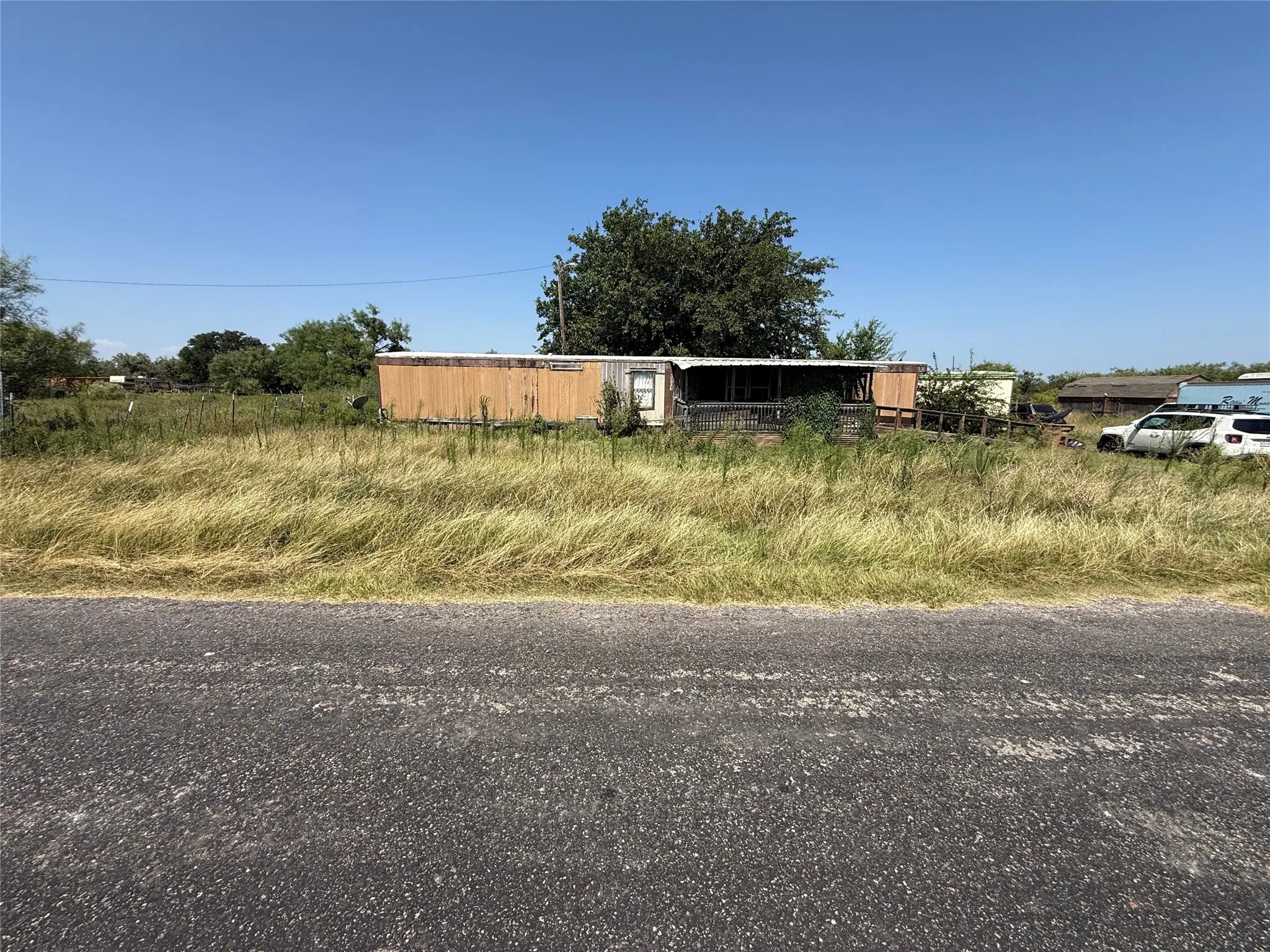 Mobile Home For Sale in Brown County , 1001 County Road 266, Zephyr, Texas 76890, 3 Bedroom, 3 Bathroom, Garage spaces, 1,792 Sqft, built in 1982, mls#21352760, Real Estate Agent in Zephyr, Homes For Sale in Brown county, Homes For Sale in Zephyr, Realtor in Zephyr Texas, Real Estate Brokerage Independent Realty Texas, Luminita Cordes Realtor
