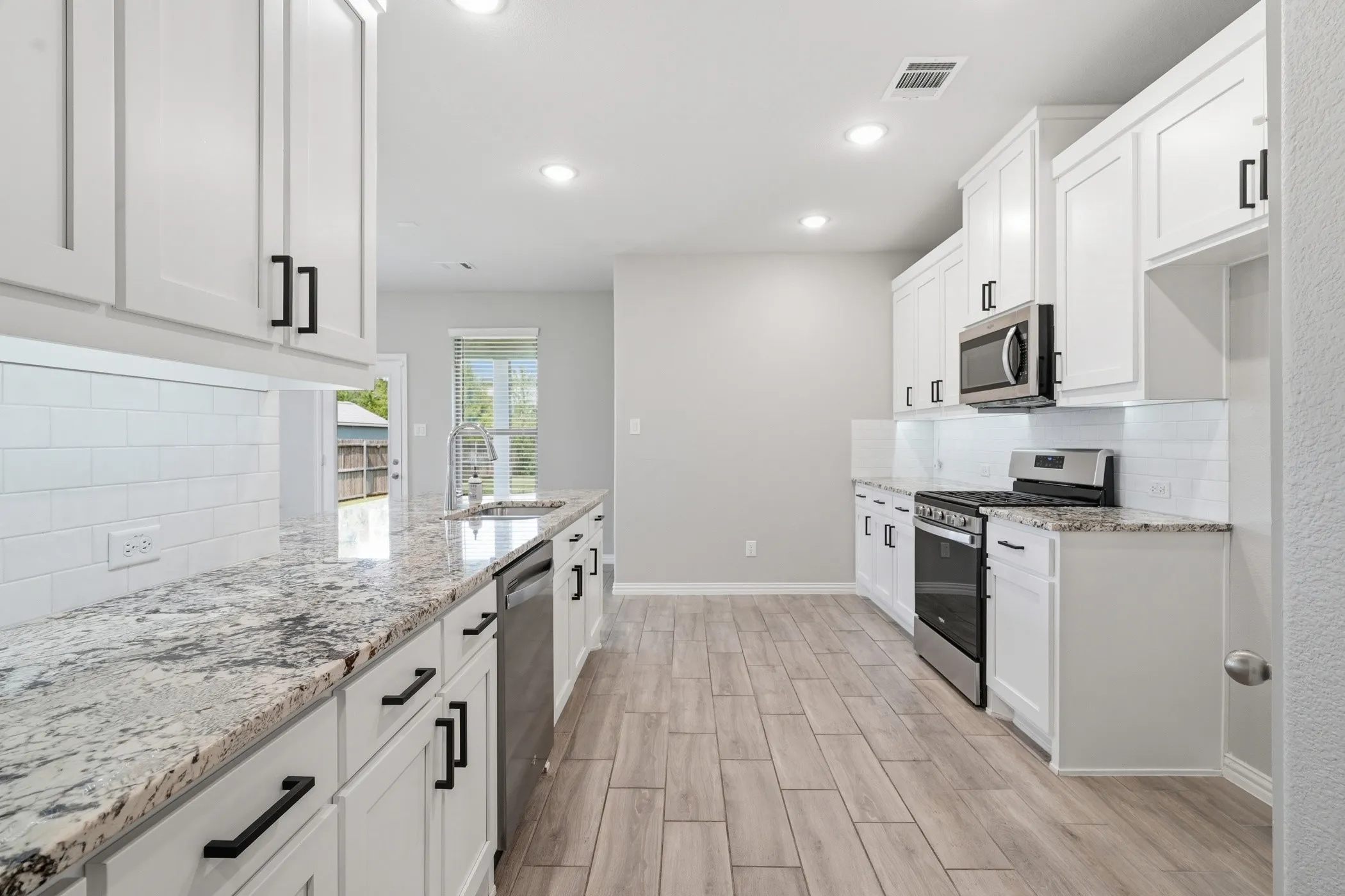Single Family Residence For Sale in Johnson County , 1133 Rushmore Drive, Burleson, Texas 76028, 5 Bedroom, 4 Bathroom, 2 Garage spaces, 2,526 Sqft, built in 2022, mls#21339624, Real Estate Agent in Burleson, Homes For Sale in Johnson county, Homes For Sale in Burleson, Realtor in Burleson Texas, Real Estate Brokerage Independent Realty Texas, Luminita Cordes Realtor