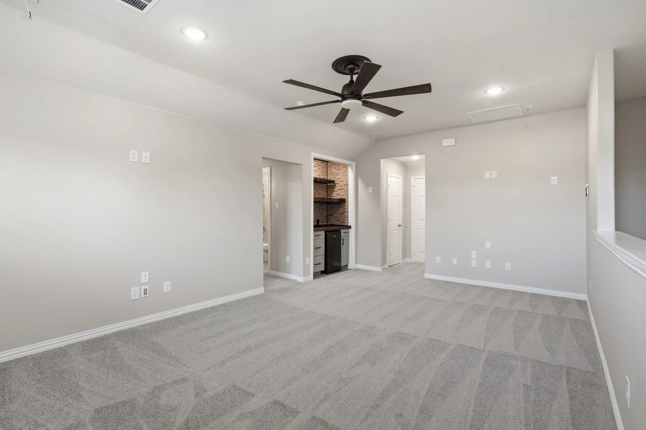 Single Family Residence For Sale in Johnson County , 1133 Rushmore Drive, Burleson, Texas 76028, 5 Bedroom, 4 Bathroom, 2 Garage spaces, 2,526 Sqft, built in 2022, mls#21339624, Real Estate Agent in Burleson, Homes For Sale in Johnson county, Homes For Sale in Burleson, Realtor in Burleson Texas, Real Estate Brokerage Independent Realty Texas, Luminita Cordes Realtor