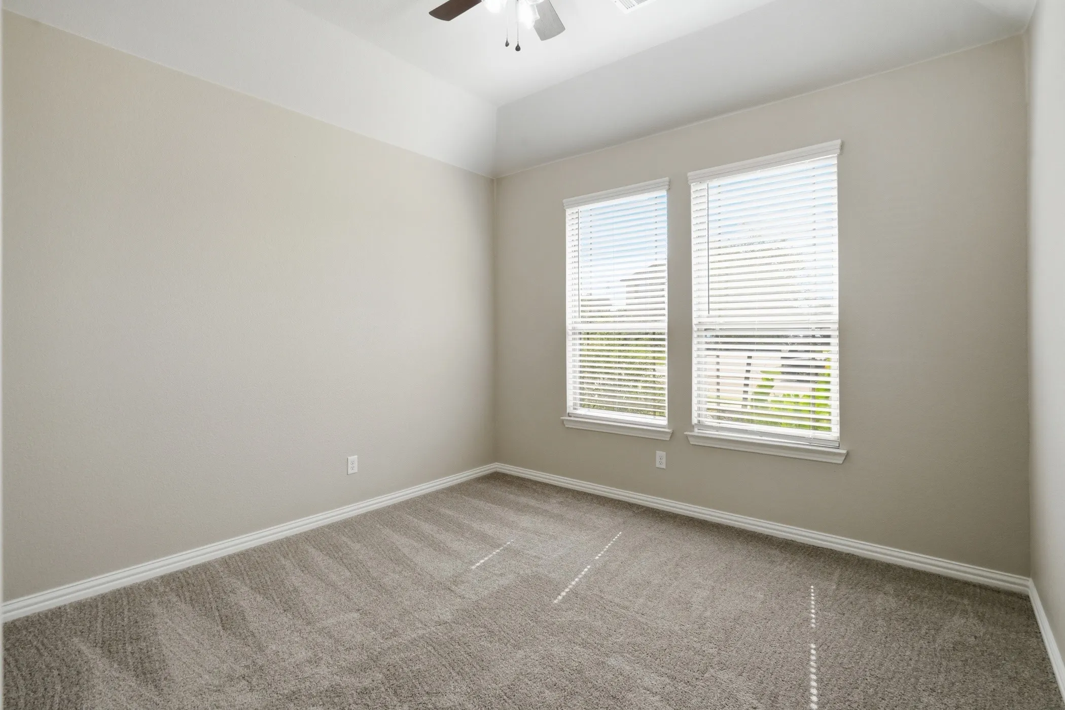 Single Family Residence For Sale in Johnson County , 1133 Rushmore Drive, Burleson, Texas 76028, 5 Bedroom, 4 Bathroom, 2 Garage spaces, 2,526 Sqft, built in 2022, mls#21339624, Real Estate Agent in Burleson, Homes For Sale in Johnson county, Homes For Sale in Burleson, Realtor in Burleson Texas, Real Estate Brokerage Independent Realty Texas, Luminita Cordes Realtor