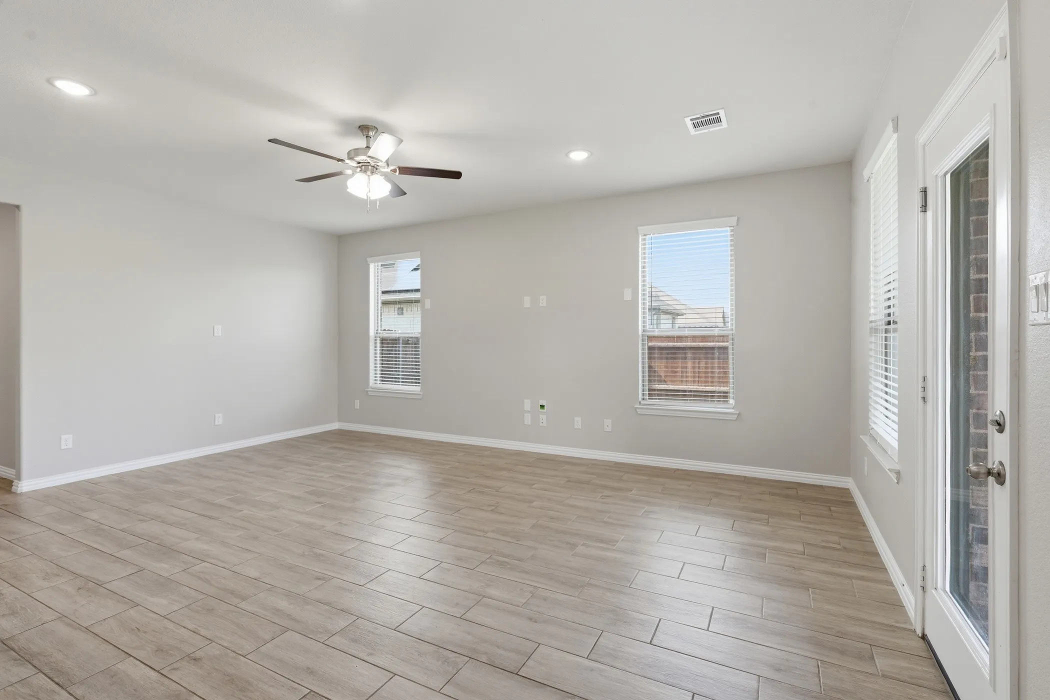 Single Family Residence For Sale in Johnson County , 1133 Rushmore Drive, Burleson, Texas 76028, 5 Bedroom, 4 Bathroom, 2 Garage spaces, 2,526 Sqft, built in 2022, mls#21339624, Real Estate Agent in Burleson, Homes For Sale in Johnson county, Homes For Sale in Burleson, Realtor in Burleson Texas, Real Estate Brokerage Independent Realty Texas, Luminita Cordes Realtor