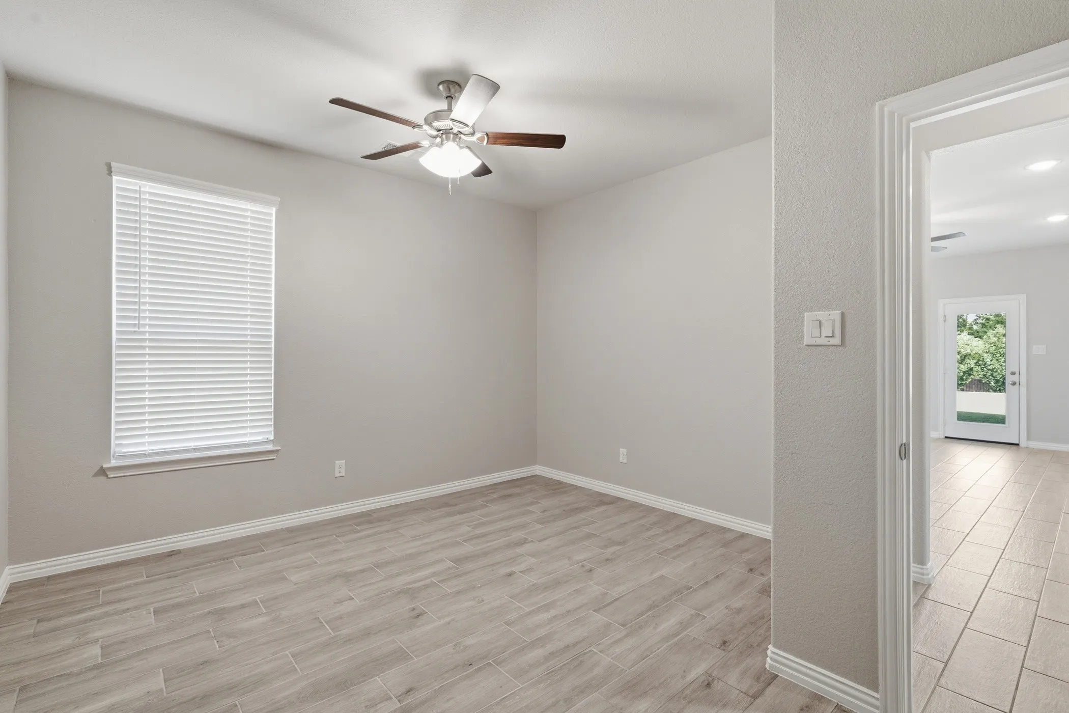 Single Family Residence For Sale in Johnson County , 1133 Rushmore Drive, Burleson, Texas 76028, 5 Bedroom, 4 Bathroom, 2 Garage spaces, 2,526 Sqft, built in 2022, mls#21339624, Real Estate Agent in Burleson, Homes For Sale in Johnson county, Homes For Sale in Burleson, Realtor in Burleson Texas, Real Estate Brokerage Independent Realty Texas, Luminita Cordes Realtor