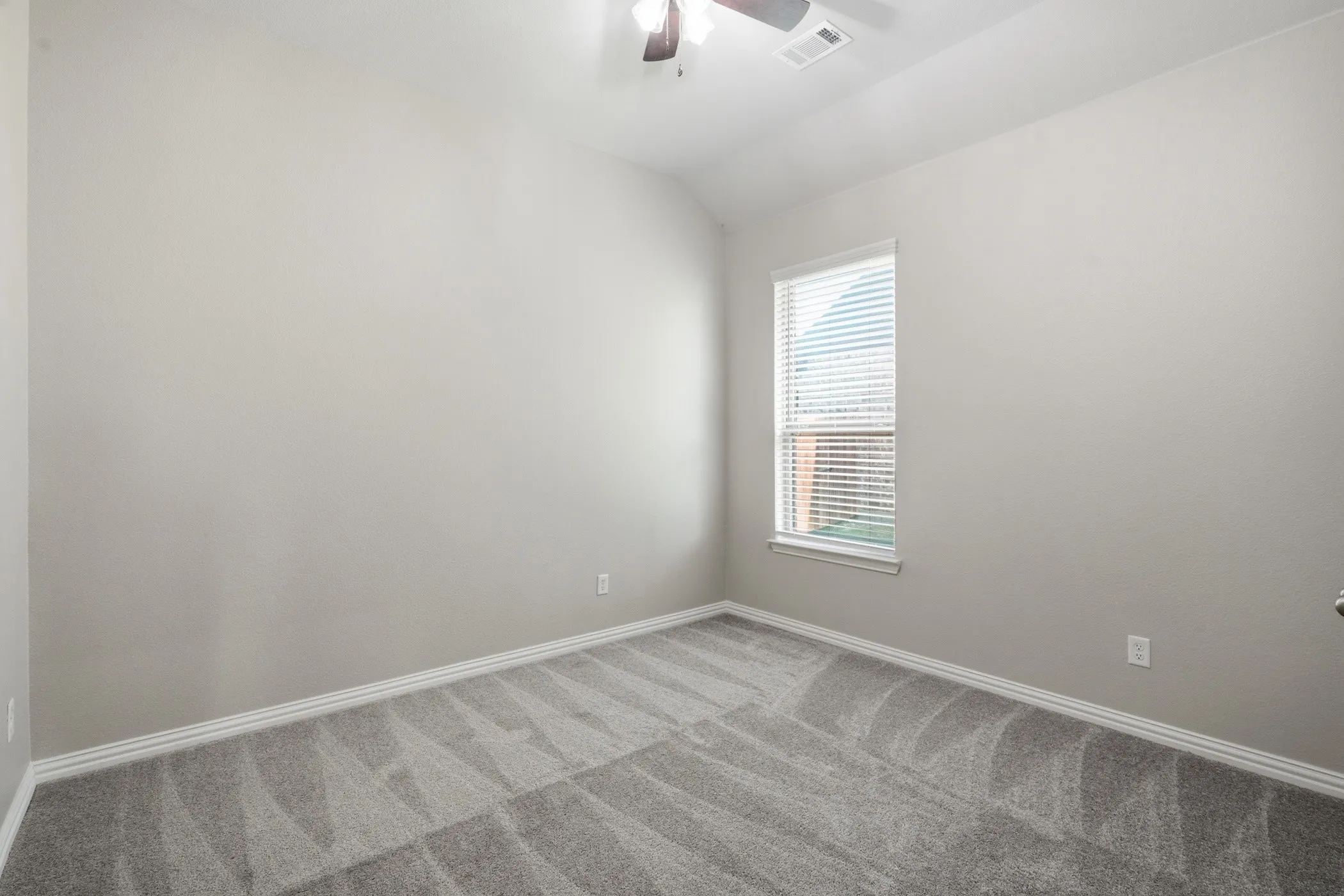 Single Family Residence For Sale in Johnson County , 1133 Rushmore Drive, Burleson, Texas 76028, 5 Bedroom, 4 Bathroom, 2 Garage spaces, 2,526 Sqft, built in 2022, mls#21339624, Real Estate Agent in Burleson, Homes For Sale in Johnson county, Homes For Sale in Burleson, Realtor in Burleson Texas, Real Estate Brokerage Independent Realty Texas, Luminita Cordes Realtor