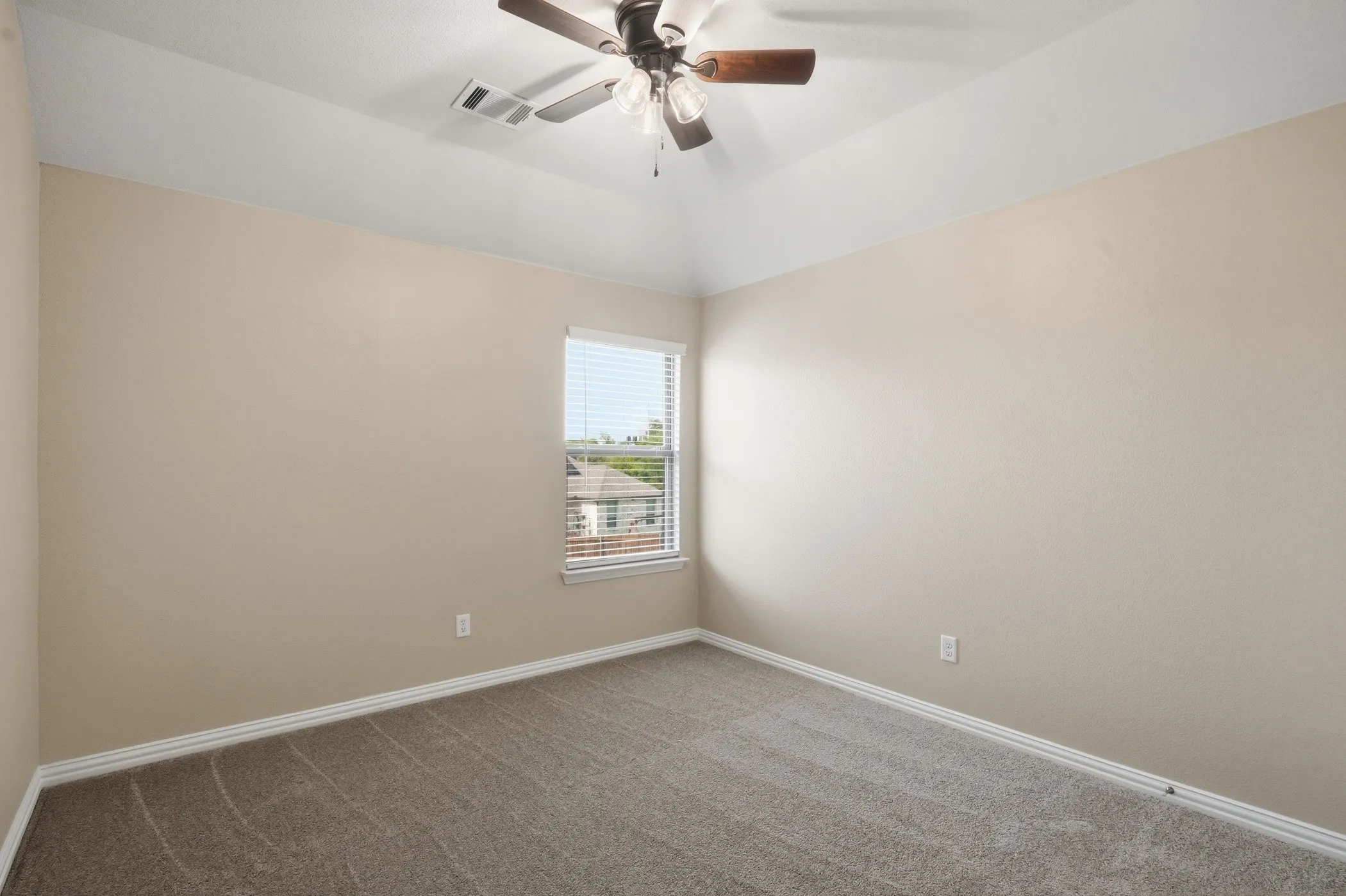 Single Family Residence For Sale in Johnson County , 1133 Rushmore Drive, Burleson, Texas 76028, 5 Bedroom, 4 Bathroom, 2 Garage spaces, 2,526 Sqft, built in 2022, mls#21339624, Real Estate Agent in Burleson, Homes For Sale in Johnson county, Homes For Sale in Burleson, Realtor in Burleson Texas, Real Estate Brokerage Independent Realty Texas, Luminita Cordes Realtor