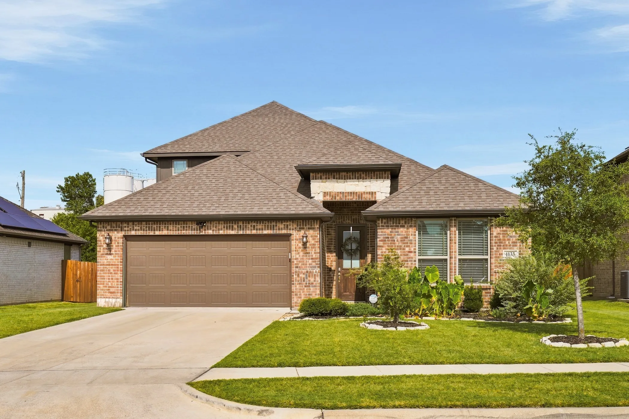 Single Family Residence For Sale in Johnson County , 1133 Rushmore Drive, Burleson, Texas 76028, 5 Bedroom, 4 Bathroom, 2 Garage spaces, 2,526 Sqft, built in 2022, mls#21339624, Real Estate Agent in Burleson, Homes For Sale in Johnson county, Homes For Sale in Burleson, Realtor in Burleson Texas, Real Estate Brokerage Independent Realty Texas, Luminita Cordes Realtor