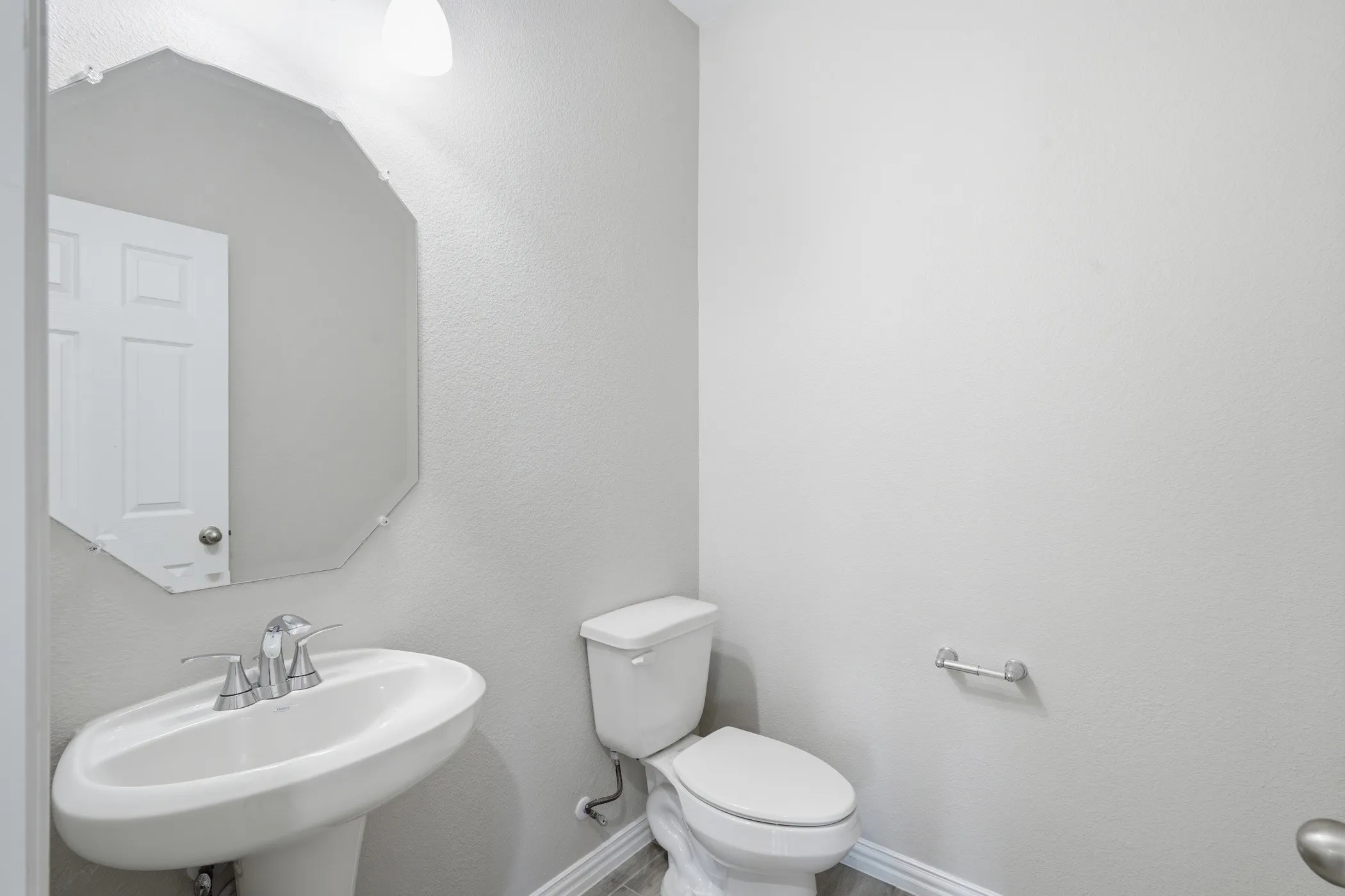 Single Family Residence For Sale in Johnson County , 1133 Rushmore Drive, Burleson, Texas 76028, 5 Bedroom, 4 Bathroom, 2 Garage spaces, 2,526 Sqft, built in 2022, mls#21339624, Real Estate Agent in Burleson, Homes For Sale in Johnson county, Homes For Sale in Burleson, Realtor in Burleson Texas, Real Estate Brokerage Independent Realty Texas, Luminita Cordes Realtor