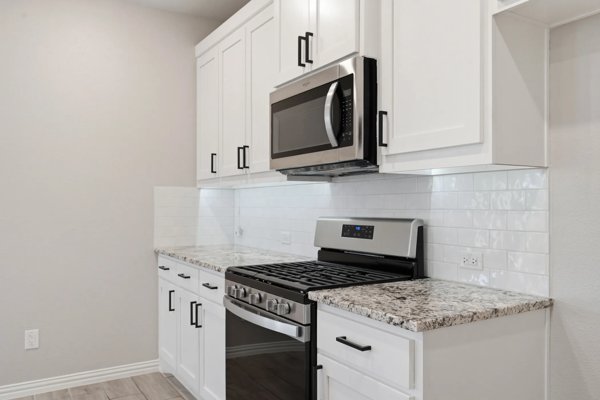 Single Family Residence For Sale in Johnson County , 1133 Rushmore Drive, Burleson, Texas 76028, 5 Bedroom, 4 Bathroom, 2 Garage spaces, 2,526 Sqft, built in 2022, mls#21339624, Real Estate Agent in Burleson, Homes For Sale in Johnson county, Homes For Sale in Burleson, Realtor in Burleson Texas, Real Estate Brokerage Independent Realty Texas, Luminita Cordes Realtor