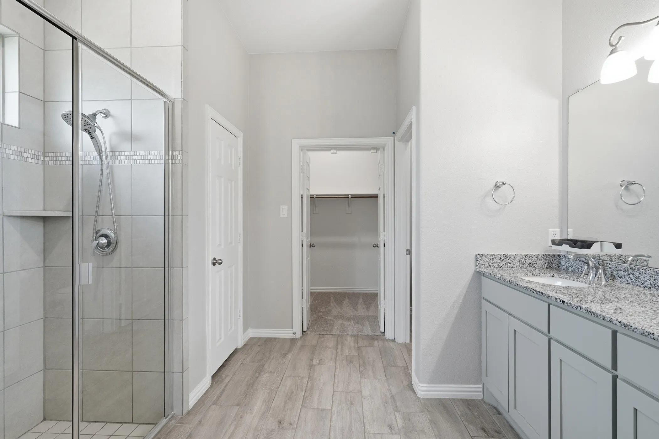 Single Family Residence For Sale in Johnson County , 1133 Rushmore Drive, Burleson, Texas 76028, 5 Bedroom, 4 Bathroom, 2 Garage spaces, 2,526 Sqft, built in 2022, mls#21339624, Real Estate Agent in Burleson, Homes For Sale in Johnson county, Homes For Sale in Burleson, Realtor in Burleson Texas, Real Estate Brokerage Independent Realty Texas, Luminita Cordes Realtor