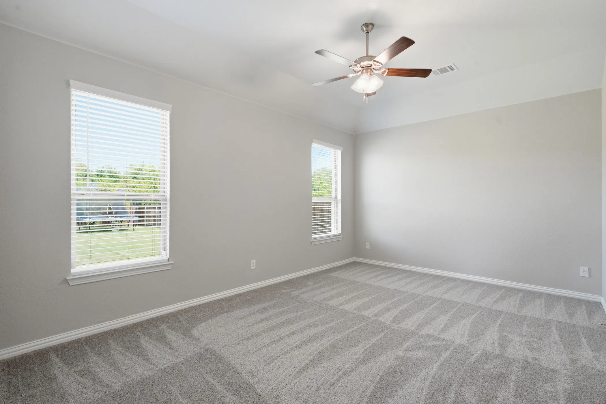 Single Family Residence For Sale in Johnson County , 1133 Rushmore Drive, Burleson, Texas 76028, 5 Bedroom, 4 Bathroom, 2 Garage spaces, 2,526 Sqft, built in 2022, mls#21339624, Real Estate Agent in Burleson, Homes For Sale in Johnson county, Homes For Sale in Burleson, Realtor in Burleson Texas, Real Estate Brokerage Independent Realty Texas, Luminita Cordes Realtor