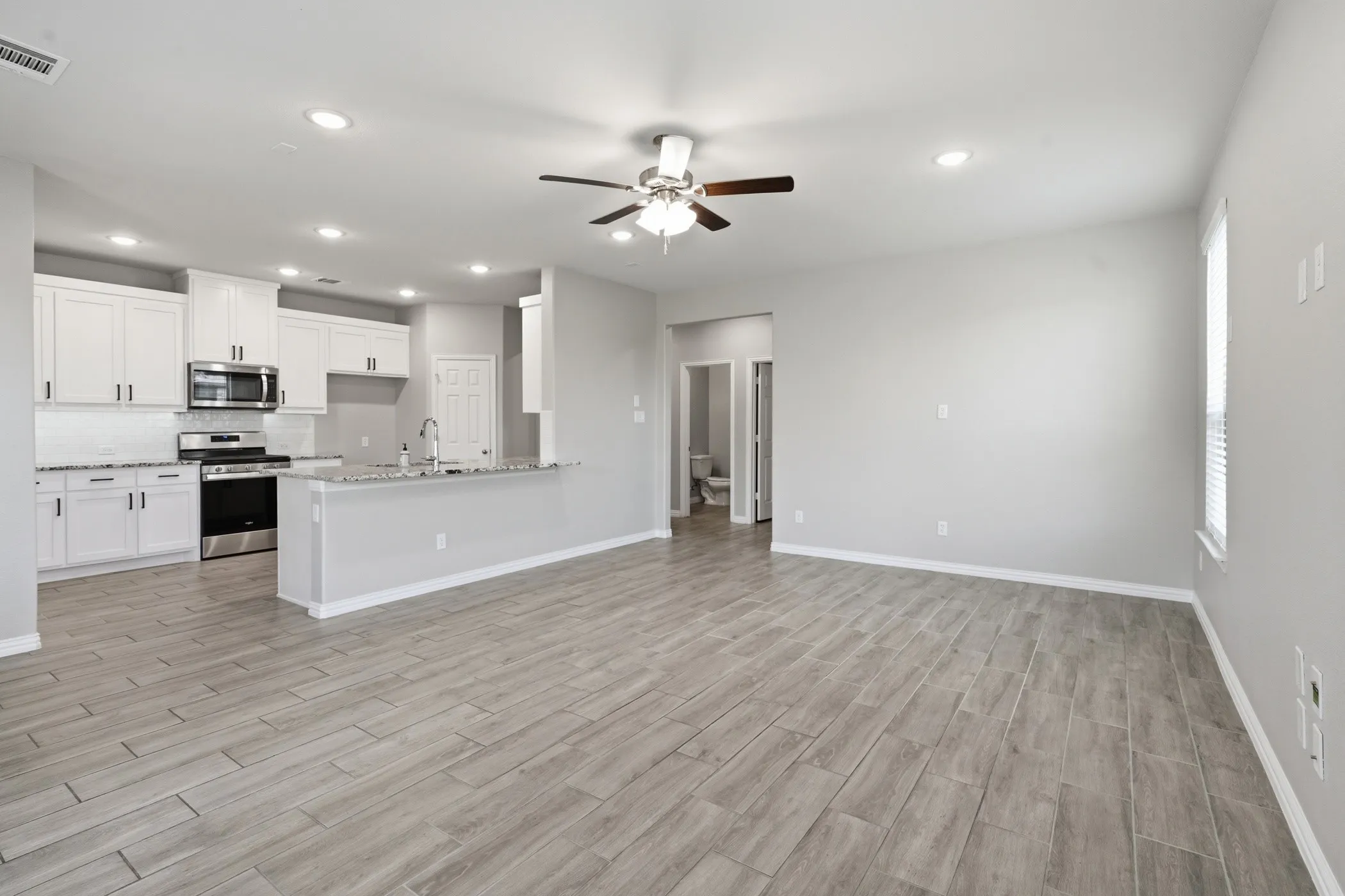 Single Family Residence For Sale in Johnson County , 1133 Rushmore Drive, Burleson, Texas 76028, 5 Bedroom, 4 Bathroom, 2 Garage spaces, 2,526 Sqft, built in 2022, mls#21339624, Real Estate Agent in Burleson, Homes For Sale in Johnson county, Homes For Sale in Burleson, Realtor in Burleson Texas, Real Estate Brokerage Independent Realty Texas, Luminita Cordes Realtor