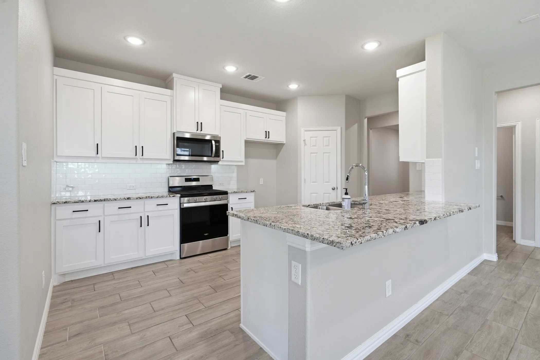 Single Family Residence For Sale in Johnson County , 1133 Rushmore Drive, Burleson, Texas 76028, 5 Bedroom, 4 Bathroom, 2 Garage spaces, 2,526 Sqft, built in 2022, mls#21339624, Real Estate Agent in Burleson, Homes For Sale in Johnson county, Homes For Sale in Burleson, Realtor in Burleson Texas, Real Estate Brokerage Independent Realty Texas, Luminita Cordes Realtor