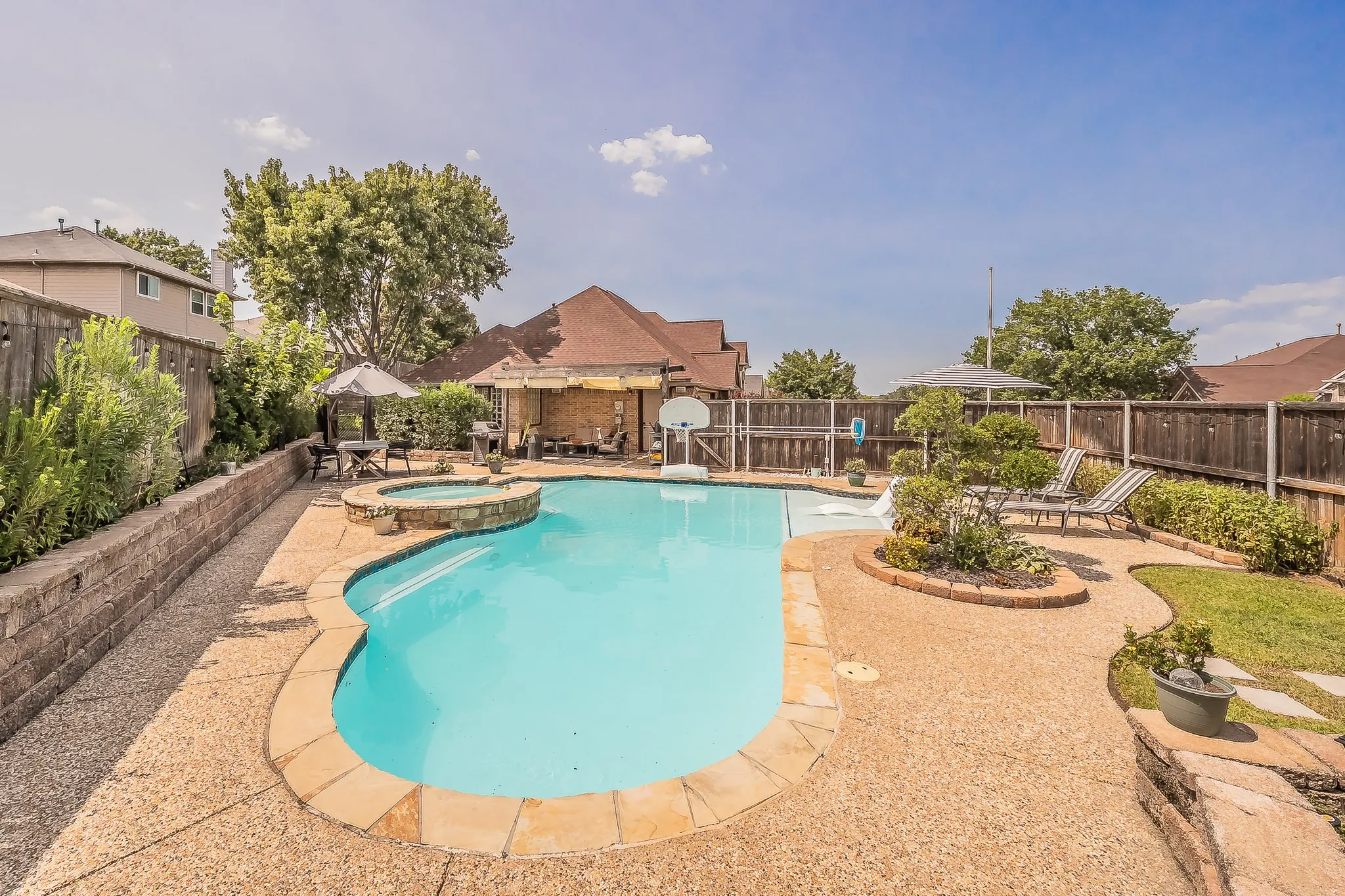 .420 of acre with two yards one with pool the other is a large grass area. Lots of room to roam and romp!