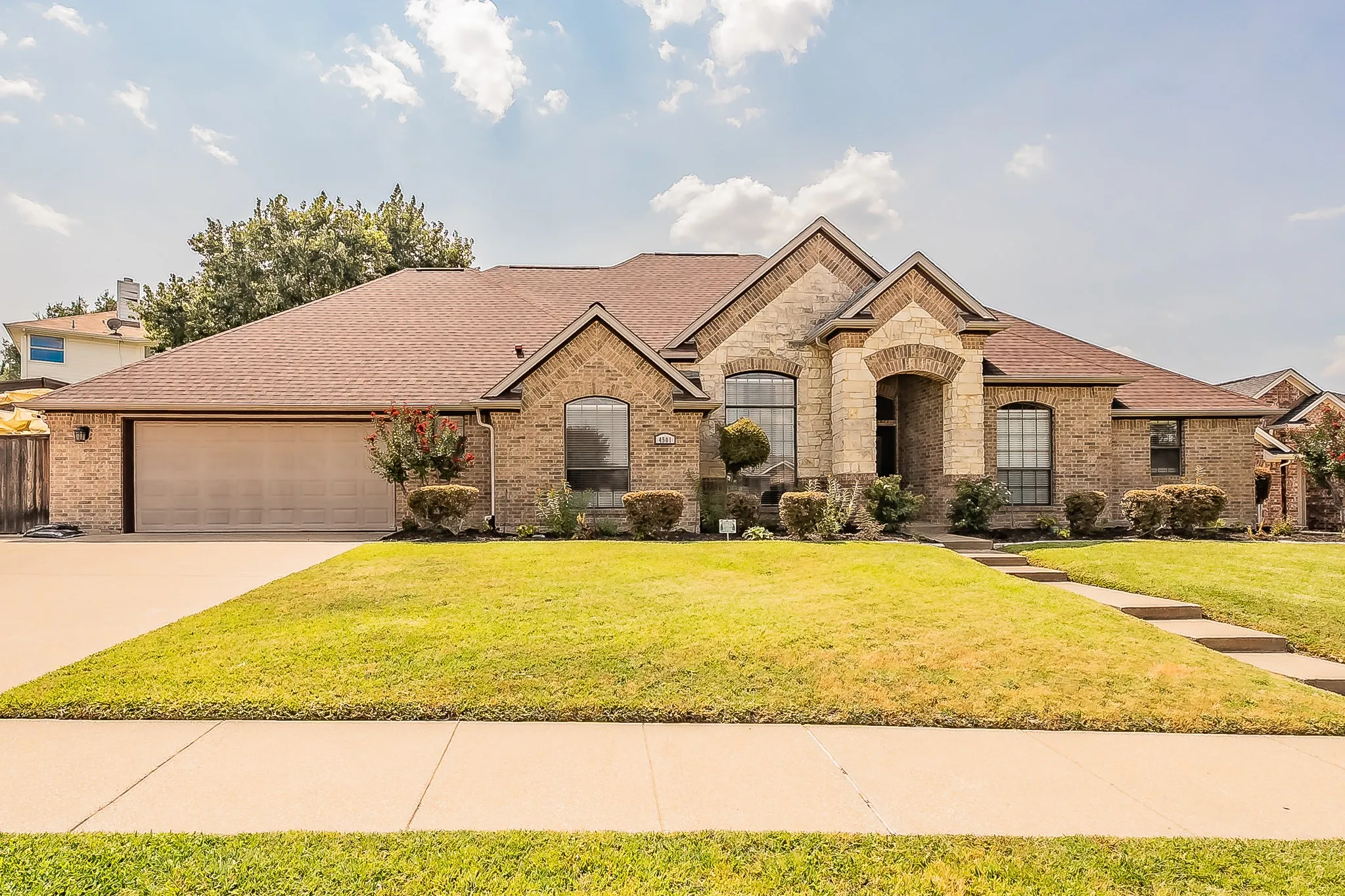 Single Family Residence For Sale in Dallas County , 4501 Rockcliff Drive, Mesquite, Texas 75150, 4 Bedroom, 3 Bathroom, 2 Garage spaces, 2,778 Sqft, built in 2001, mls#21353135, Real Estate Agent in Mesquite, Homes For Sale in Dallas county, Homes For Sale in Mesquite, Realtor in Mesquite Texas, Real Estate Brokerage Independent Realty Texas, Luminita Cordes Realtor