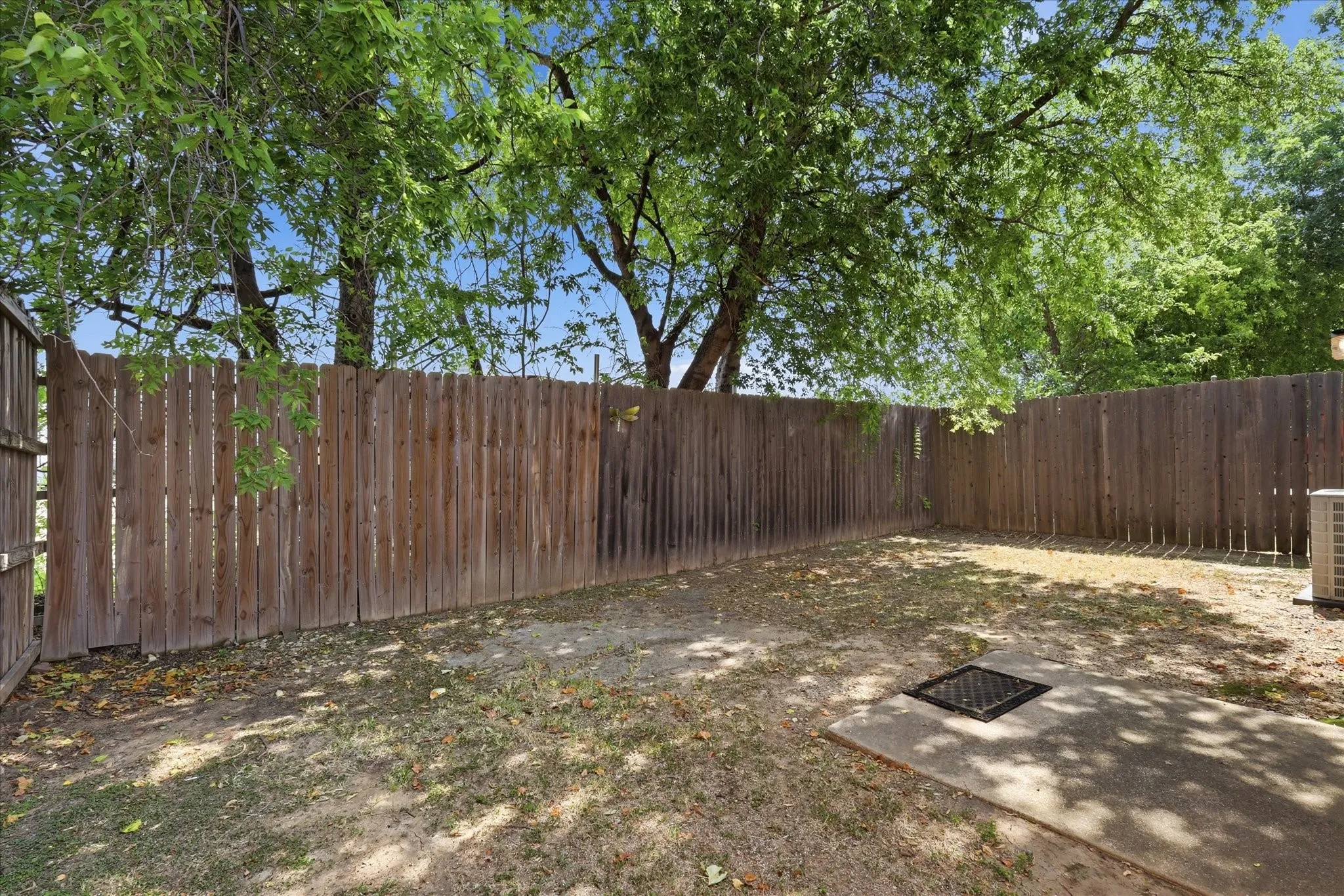 Single Family Residence For Sale in Denton County , 1367 Mimosa Lane, Lewisville, Texas 75077, 3 Bedroom, 2 Bathroom, 2 Garage spaces, 1,540 Sqft, built in 1986, mls#21353446, Real Estate Agent in Lewisville, Homes For Sale in Denton county, Homes For Sale in Lewisville, Realtor in Lewisville Texas, Real Estate Brokerage Independent Realty Texas, Luminita Cordes Realtor