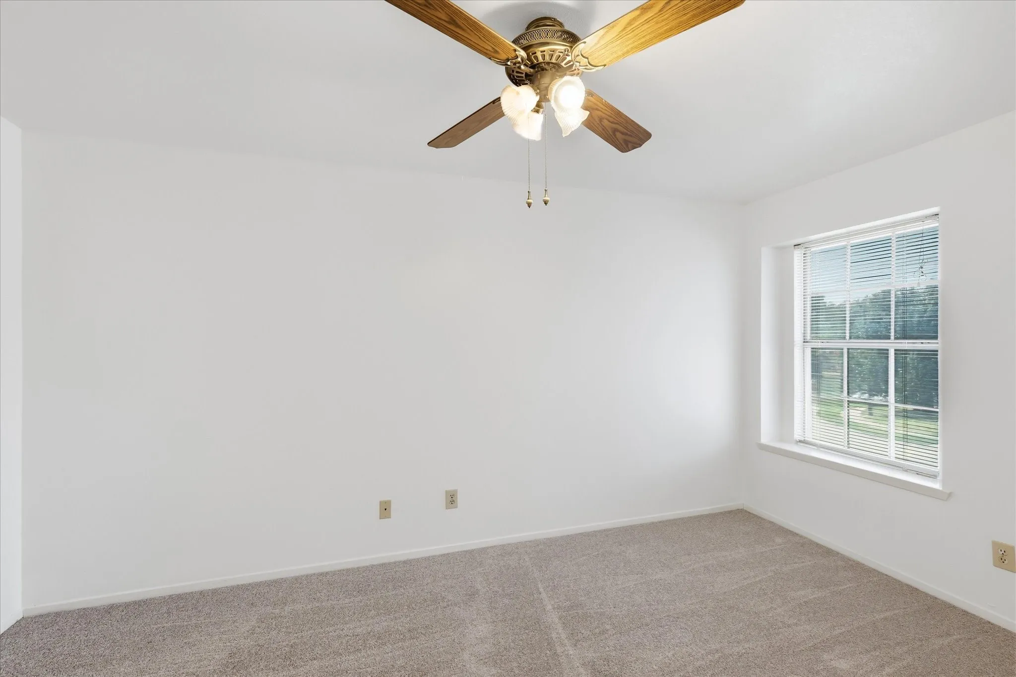 3rd Bedroom with new carpet