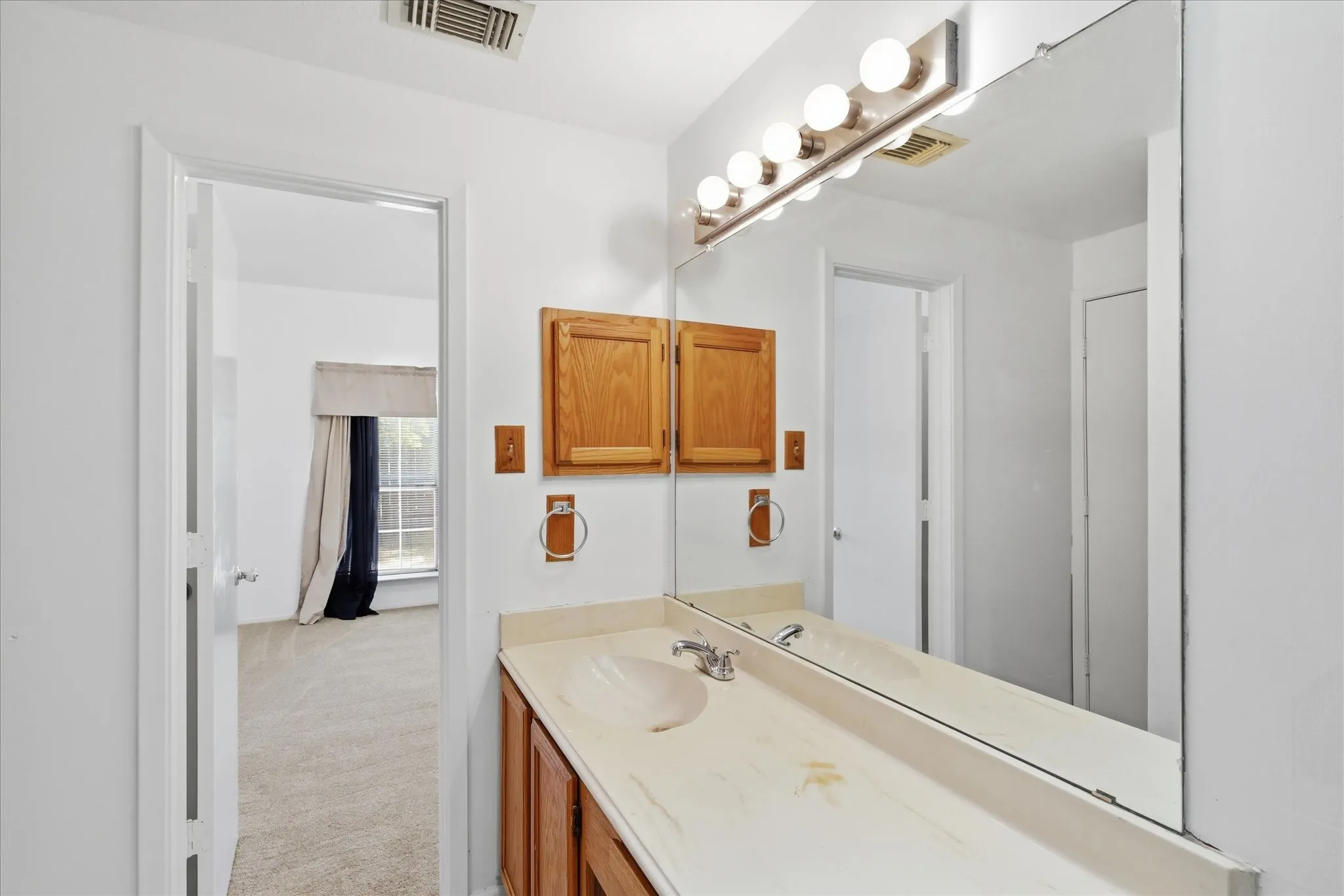 Single Family Residence For Sale in Denton County , 1367 Mimosa Lane, Lewisville, Texas 75077, 3 Bedroom, 2 Bathroom, 2 Garage spaces, 1,540 Sqft, built in 1986, mls#21353446, Real Estate Agent in Lewisville, Homes For Sale in Denton county, Homes For Sale in Lewisville, Realtor in Lewisville Texas, Real Estate Brokerage Independent Realty Texas, Luminita Cordes Realtor