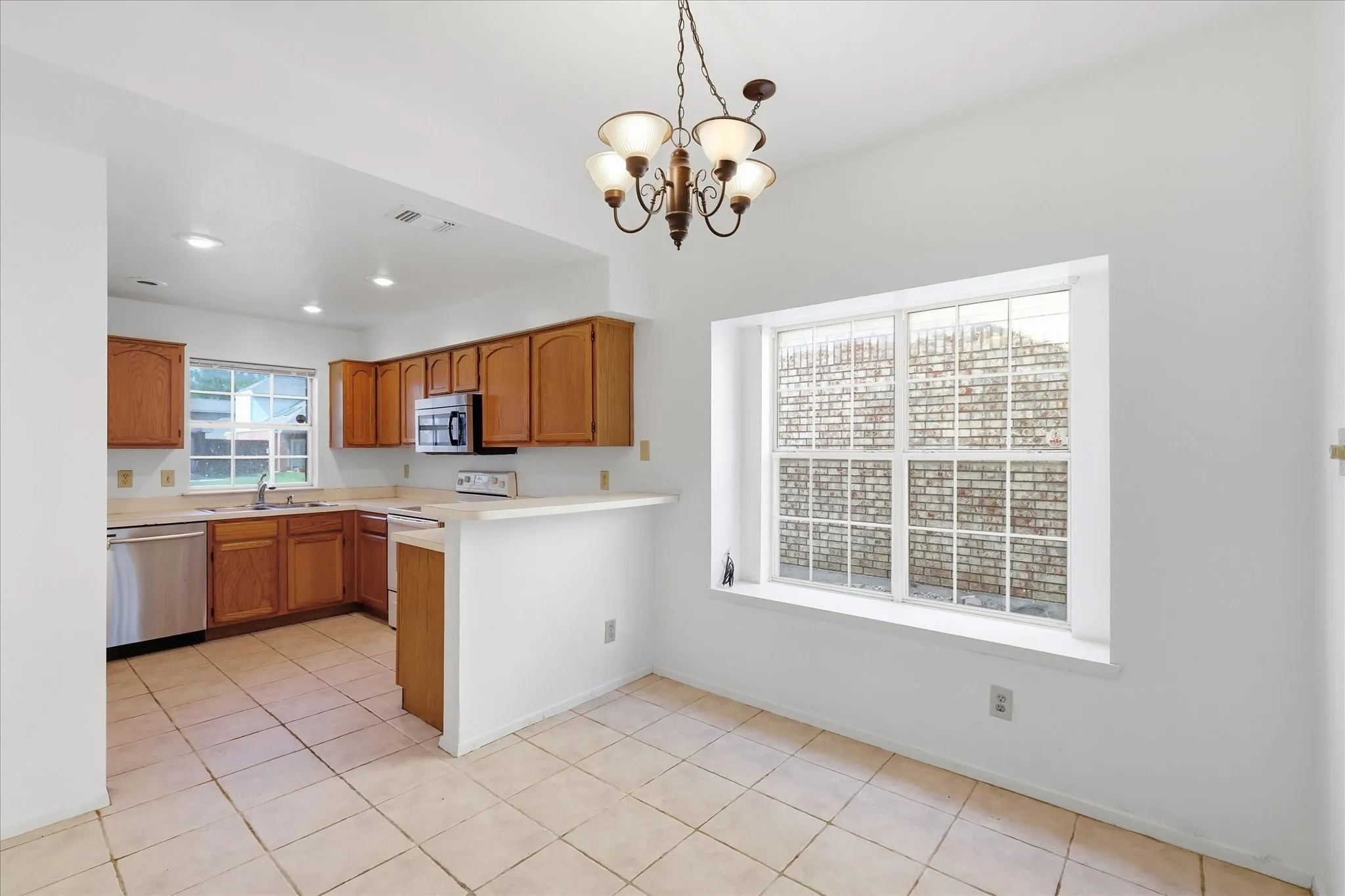 Dining room with breakfast bar.