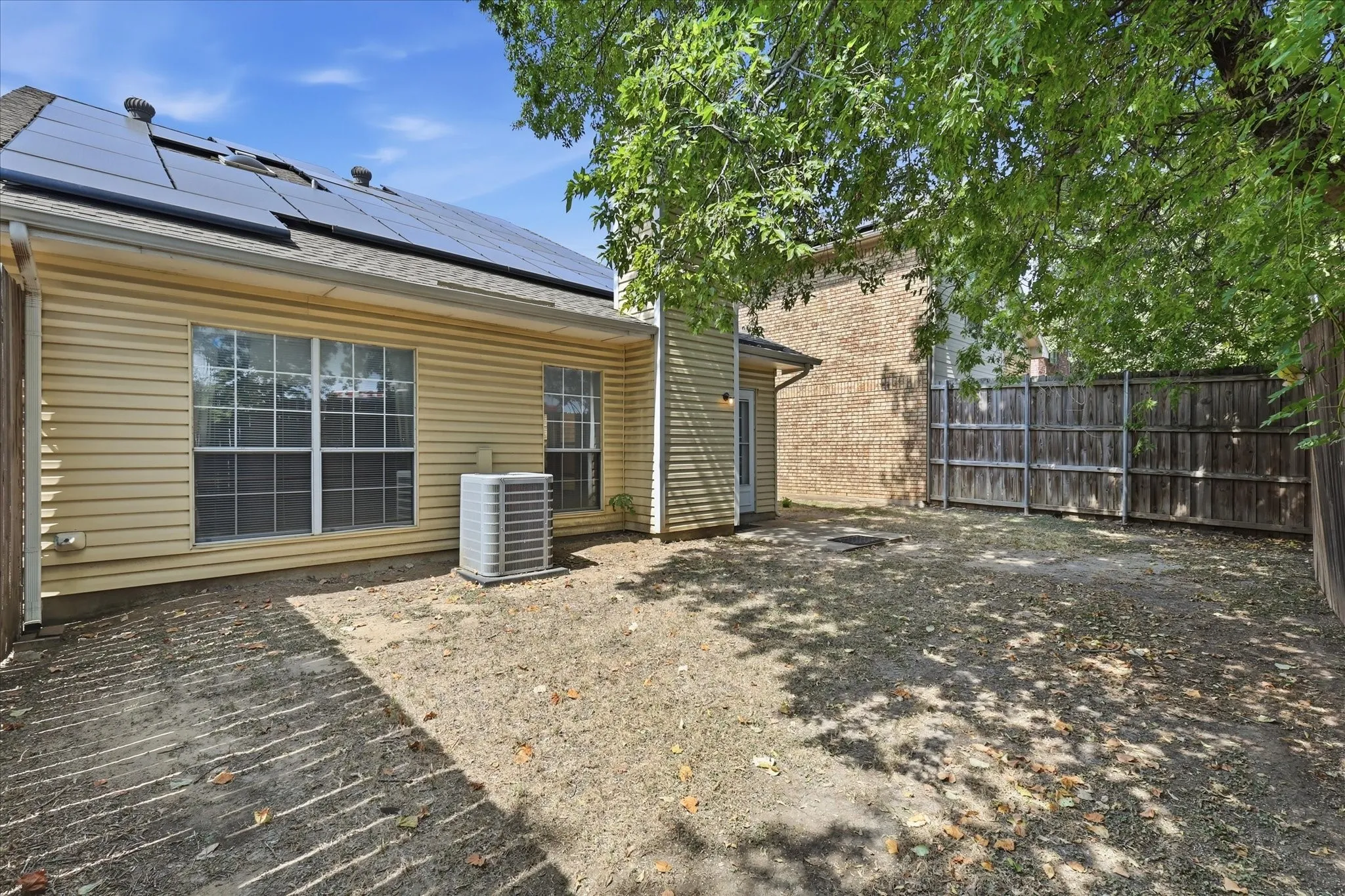 Single Family Residence For Sale in Denton County , 1367 Mimosa Lane, Lewisville, Texas 75077, 3 Bedroom, 2 Bathroom, 2 Garage spaces, 1,540 Sqft, built in 1986, mls#21353446, Real Estate Agent in Lewisville, Homes For Sale in Denton county, Homes For Sale in Lewisville, Realtor in Lewisville Texas, Real Estate Brokerage Independent Realty Texas, Luminita Cordes Realtor