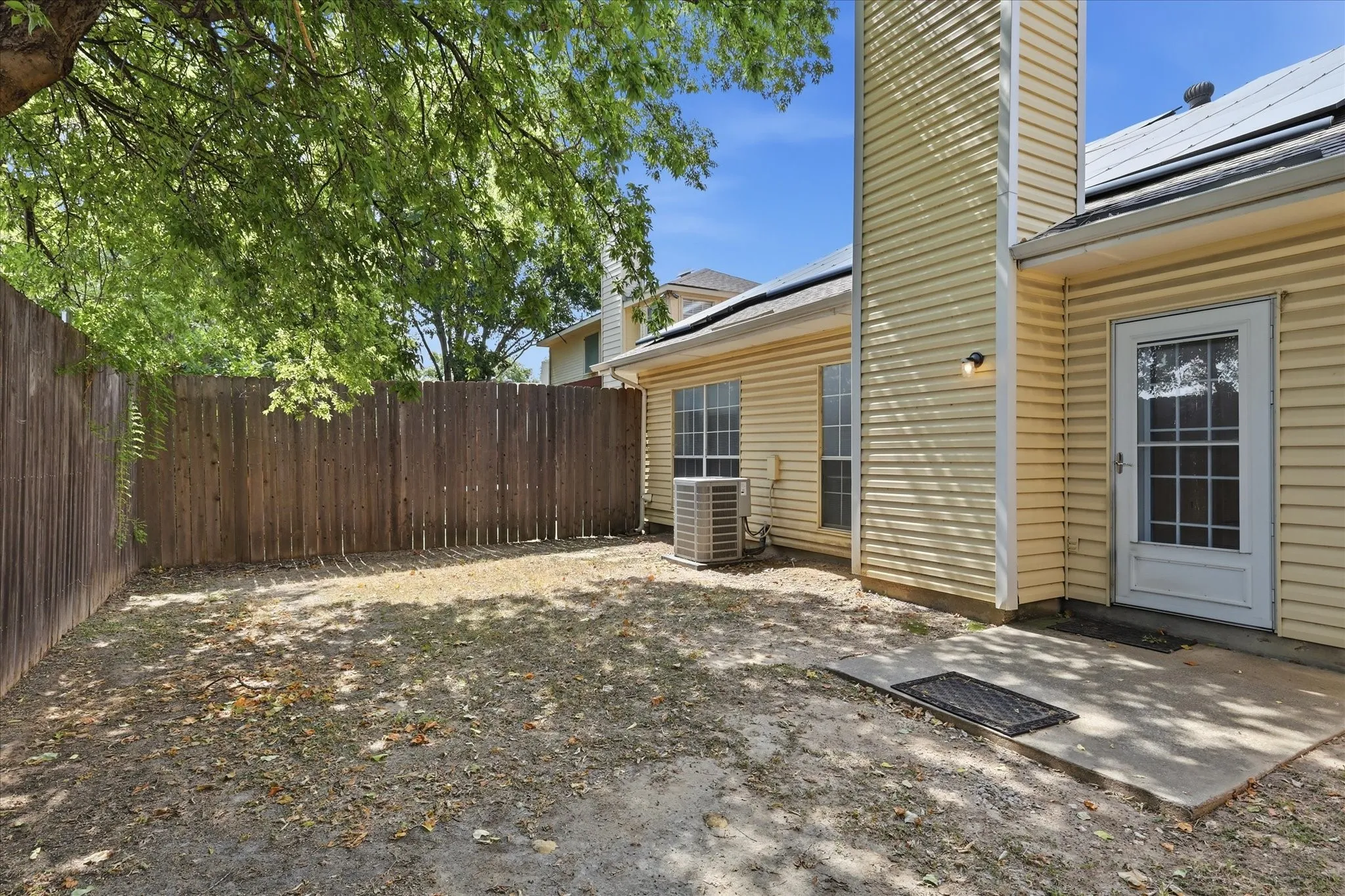 Single Family Residence For Sale in Denton County , 1367 Mimosa Lane, Lewisville, Texas 75077, 3 Bedroom, 2 Bathroom, 2 Garage spaces, 1,540 Sqft, built in 1986, mls#21353446, Real Estate Agent in Lewisville, Homes For Sale in Denton county, Homes For Sale in Lewisville, Realtor in Lewisville Texas, Real Estate Brokerage Independent Realty Texas, Luminita Cordes Realtor