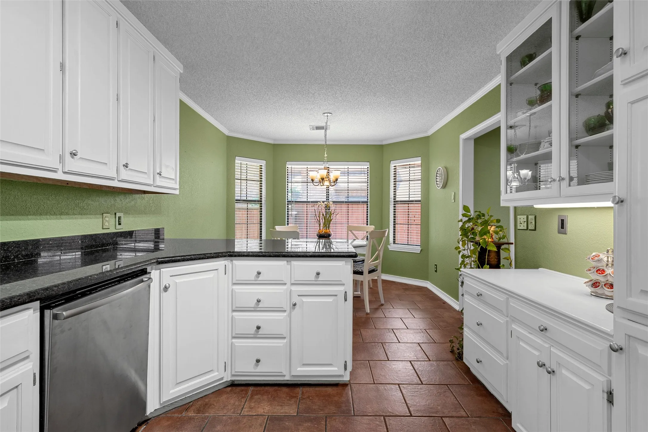Single Family Residence For Sale in Mc Lennan County , 316 Tree Grove, Woodway, Texas 76712, 3 Bedroom, 3 Bathroom, 1 Garage spaces, 2,007 Sqft, built in 1991, mls#21349365, Real Estate Agent in Woodway, Homes For Sale in Mc Lennan county, Homes For Sale in Woodway, Realtor in Woodway Texas, Real Estate Brokerage Independent Realty Texas, Luminita Cordes Realtor