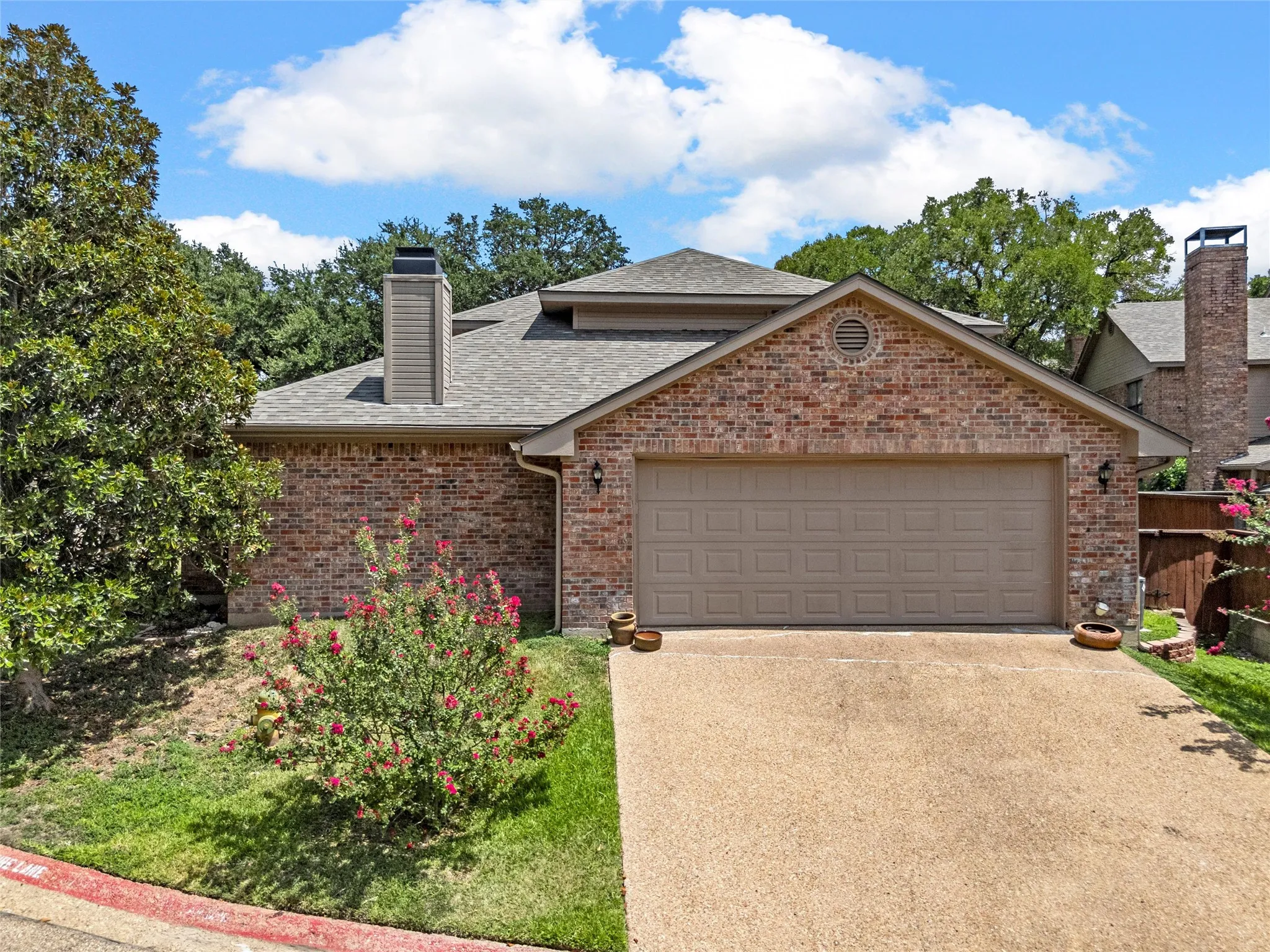 Single Family Residence For Sale in Mc Lennan County , 316 Tree Grove, Woodway, Texas 76712, 3 Bedroom, 3 Bathroom, 1 Garage spaces, 2,007 Sqft, built in 1991, mls#21349365, Real Estate Agent in Woodway, Homes For Sale in Mc Lennan county, Homes For Sale in Woodway, Realtor in Woodway Texas, Real Estate Brokerage Independent Realty Texas, Luminita Cordes Realtor