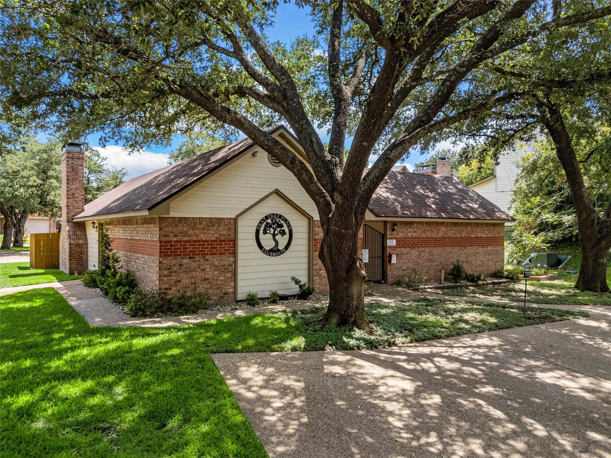 Single Family Residence For Sale in Mc Lennan County , 316 Tree Grove, Woodway, Texas 76712, 3 Bedroom, 3 Bathroom, 1 Garage spaces, 2,007 Sqft, built in 1991, mls#21349365, Real Estate Agent in Woodway, Homes For Sale in Mc Lennan county, Homes For Sale in Woodway, Realtor in Woodway Texas, Real Estate Brokerage Independent Realty Texas, Luminita Cordes Realtor