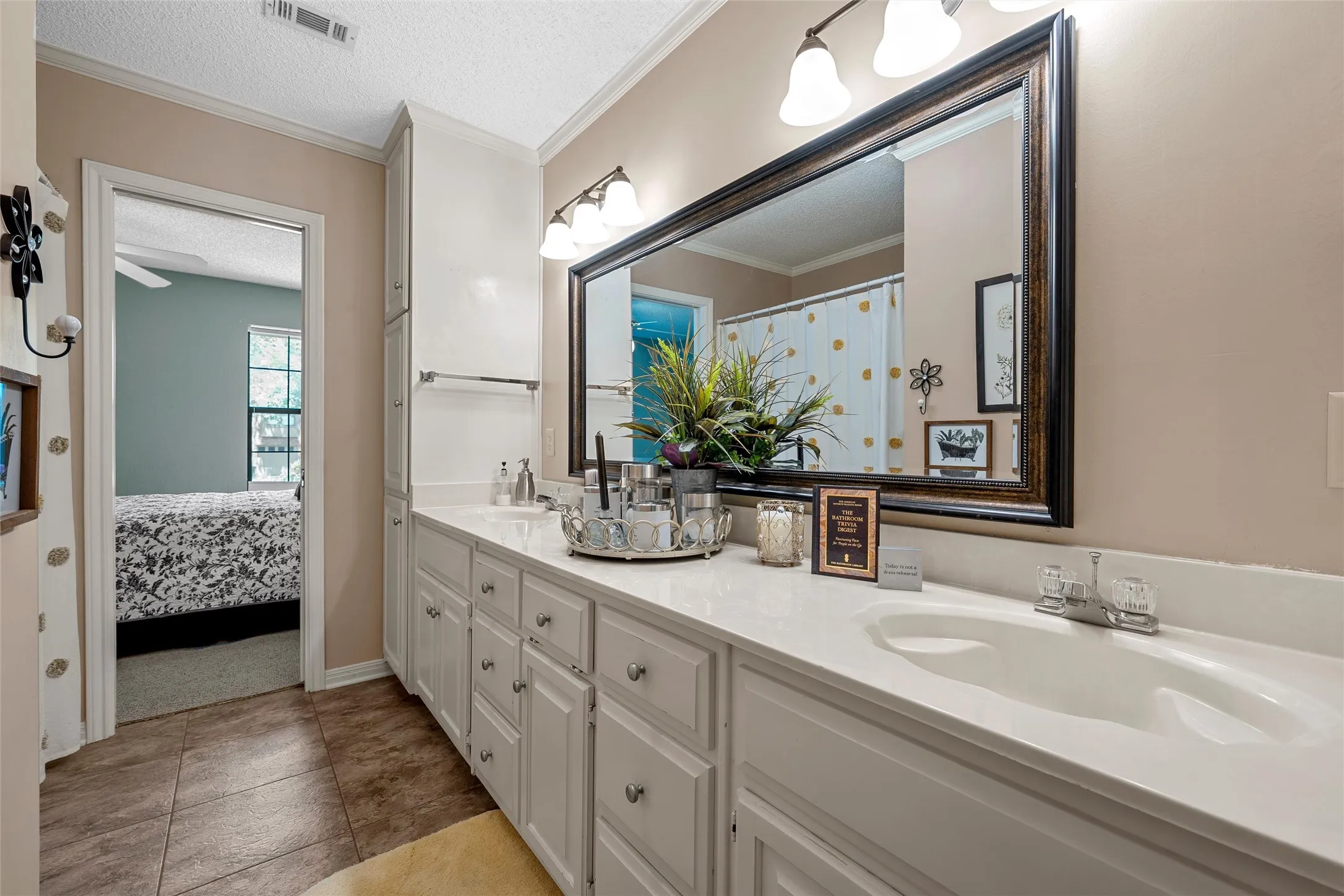 Single Family Residence For Sale in Mc Lennan County , 316 Tree Grove, Woodway, Texas 76712, 3 Bedroom, 3 Bathroom, 1 Garage spaces, 2,007 Sqft, built in 1991, mls#21349365, Real Estate Agent in Woodway, Homes For Sale in Mc Lennan county, Homes For Sale in Woodway, Realtor in Woodway Texas, Real Estate Brokerage Independent Realty Texas, Luminita Cordes Realtor