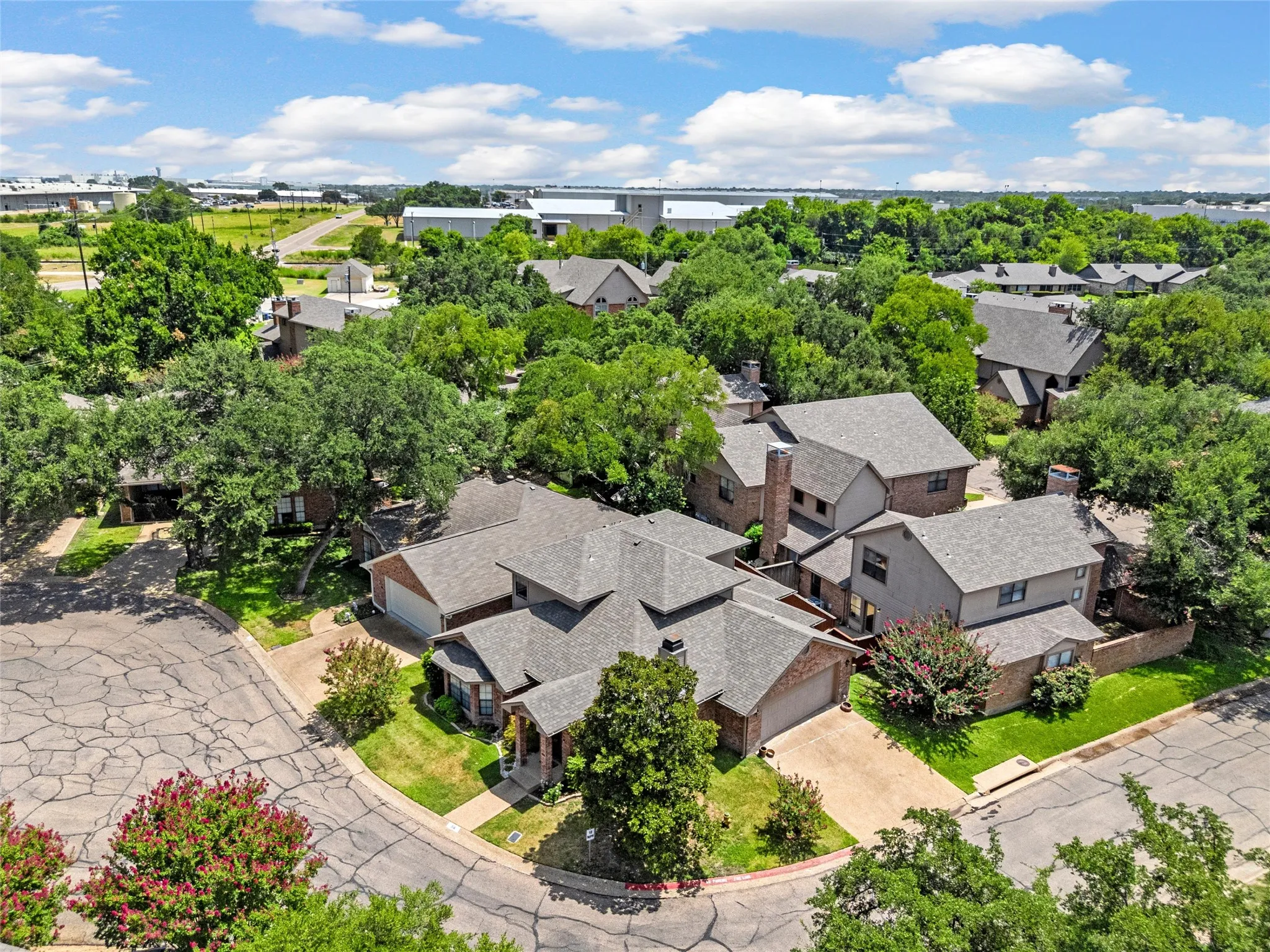 Single Family Residence For Sale in Mc Lennan County , 316 Tree Grove, Woodway, Texas 76712, 3 Bedroom, 3 Bathroom, 1 Garage spaces, 2,007 Sqft, built in 1991, mls#21349365, Real Estate Agent in Woodway, Homes For Sale in Mc Lennan county, Homes For Sale in Woodway, Realtor in Woodway Texas, Real Estate Brokerage Independent Realty Texas, Luminita Cordes Realtor