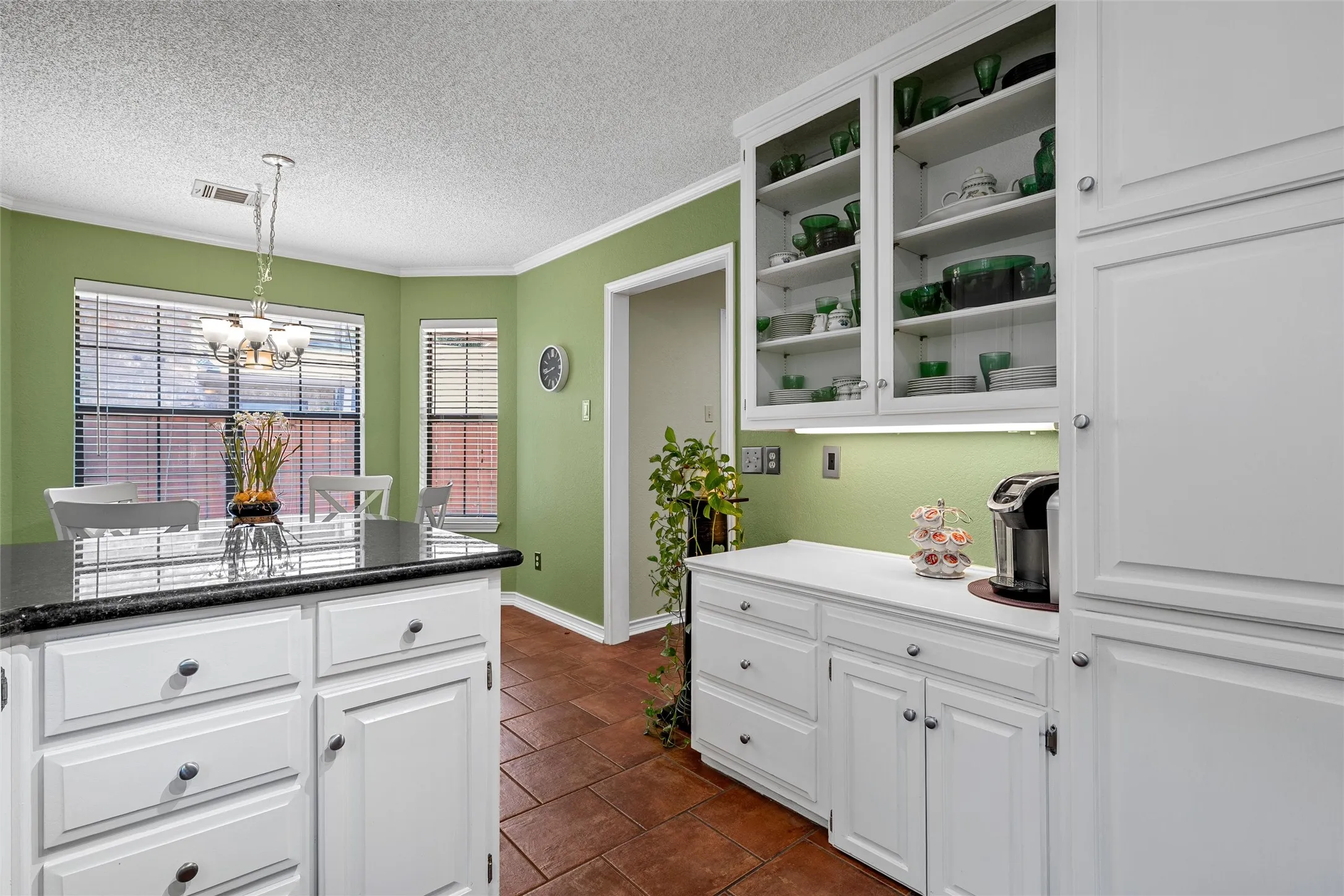 Single Family Residence For Sale in Mc Lennan County , 316 Tree Grove, Woodway, Texas 76712, 3 Bedroom, 3 Bathroom, 1 Garage spaces, 2,007 Sqft, built in 1991, mls#21349365, Real Estate Agent in Woodway, Homes For Sale in Mc Lennan county, Homes For Sale in Woodway, Realtor in Woodway Texas, Real Estate Brokerage Independent Realty Texas, Luminita Cordes Realtor