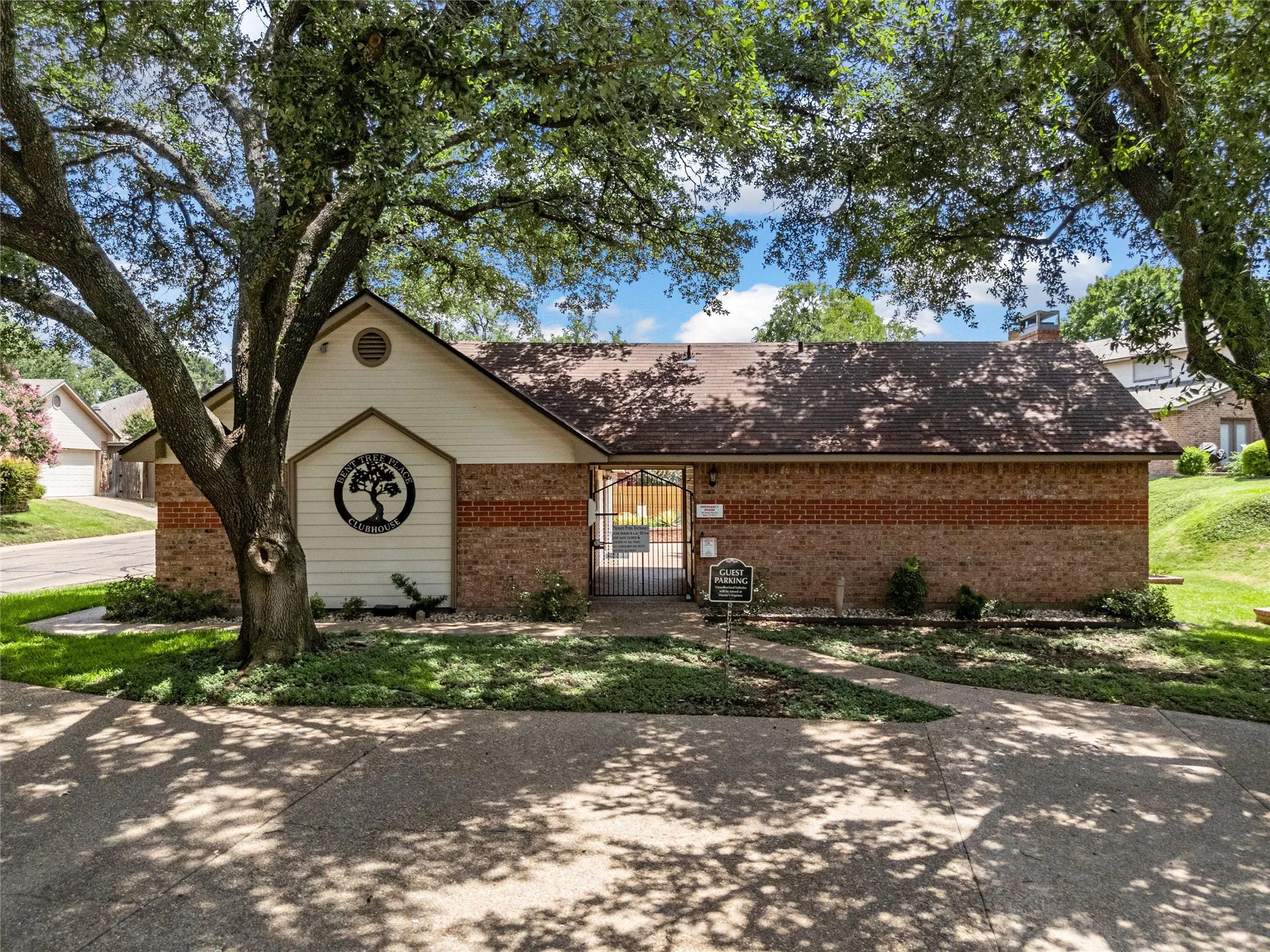 Single Family Residence For Sale in Mc Lennan County , 316 Tree Grove, Woodway, Texas 76712, 3 Bedroom, 3 Bathroom, 1 Garage spaces, 2,007 Sqft, built in 1991, mls#21349365, Real Estate Agent in Woodway, Homes For Sale in Mc Lennan county, Homes For Sale in Woodway, Realtor in Woodway Texas, Real Estate Brokerage Independent Realty Texas, Luminita Cordes Realtor