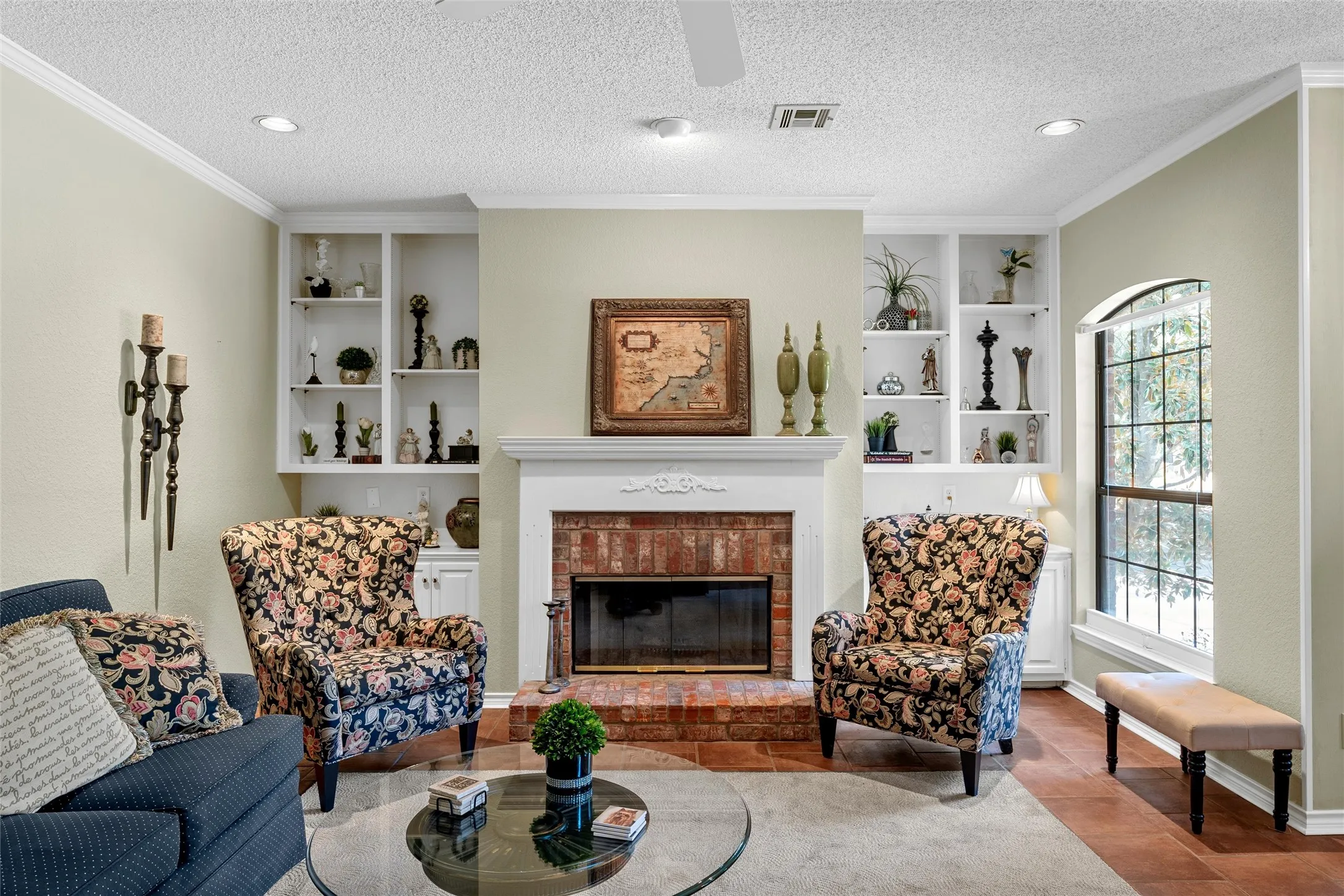 Single Family Residence For Sale in Mc Lennan County , 316 Tree Grove, Woodway, Texas 76712, 3 Bedroom, 3 Bathroom, 1 Garage spaces, 2,007 Sqft, built in 1991, mls#21349365, Real Estate Agent in Woodway, Homes For Sale in Mc Lennan county, Homes For Sale in Woodway, Realtor in Woodway Texas, Real Estate Brokerage Independent Realty Texas, Luminita Cordes Realtor
