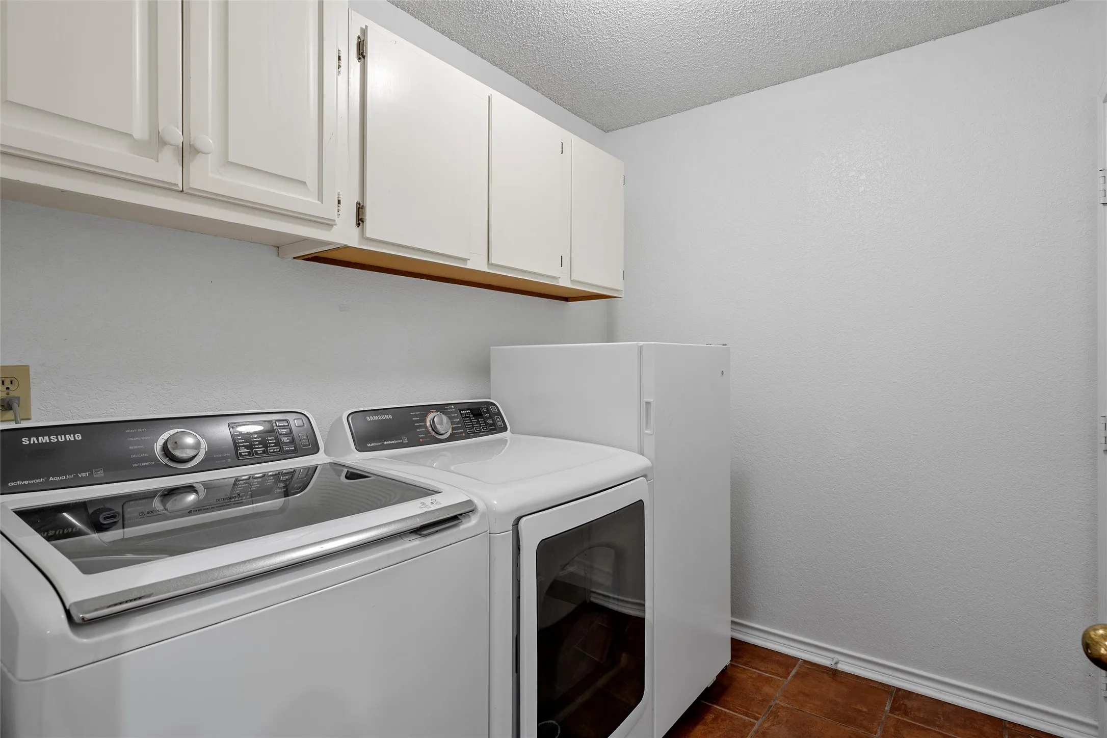 Single Family Residence For Sale in Mc Lennan County , 316 Tree Grove, Woodway, Texas 76712, 3 Bedroom, 3 Bathroom, 1 Garage spaces, 2,007 Sqft, built in 1991, mls#21349365, Real Estate Agent in Woodway, Homes For Sale in Mc Lennan county, Homes For Sale in Woodway, Realtor in Woodway Texas, Real Estate Brokerage Independent Realty Texas, Luminita Cordes Realtor