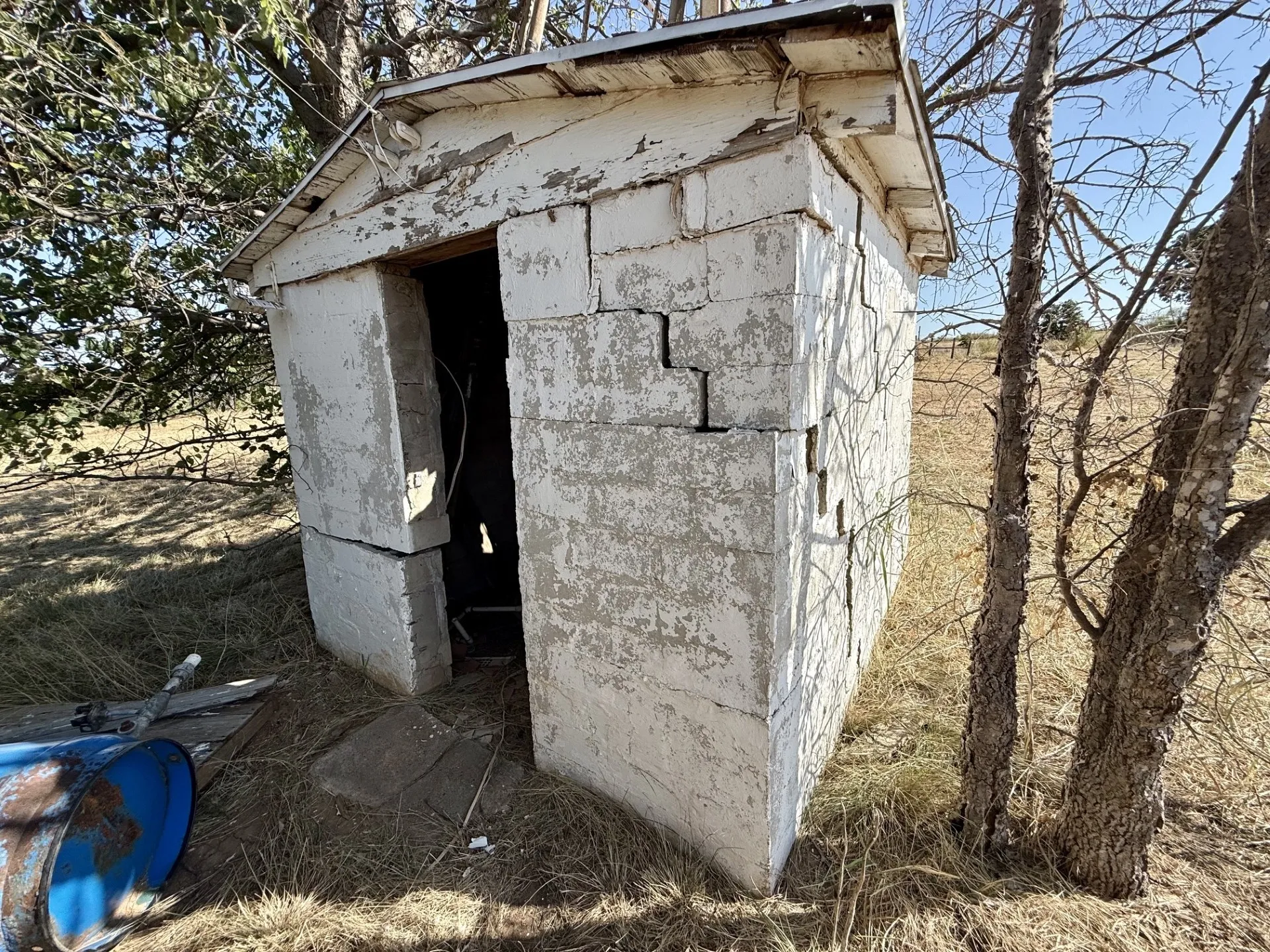 Well house.