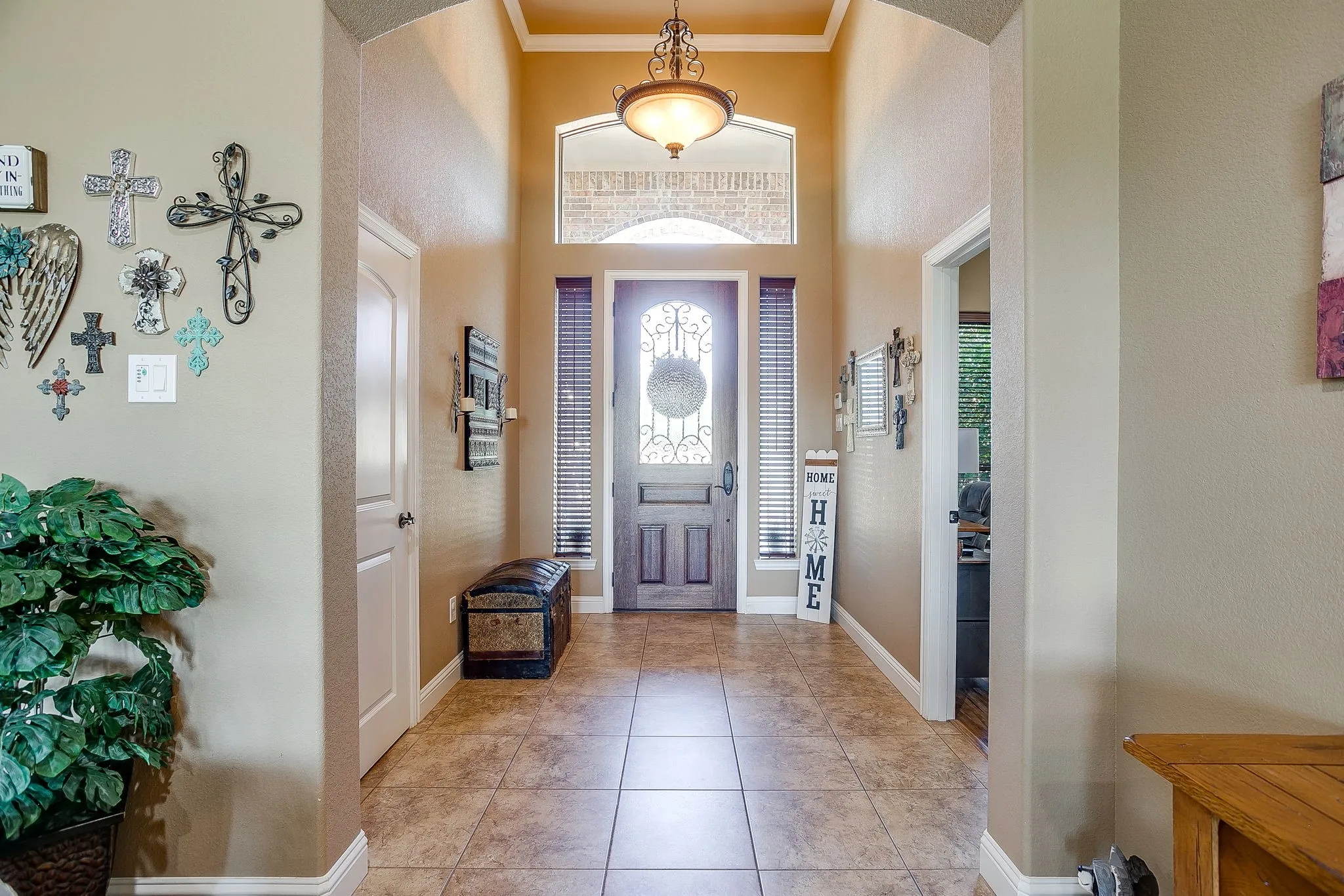 Single Family Residence For Sale in Johnson County , 8401 Fullerton Drive, Cleburne, Texas 76033, 5 Bedroom, 3 Bathroom, 3 Garage spaces, 2,800 Sqft, built in 2013, mls#21353642, Real Estate Agent in Cleburne, Homes For Sale in Johnson county, Homes For Sale in Cleburne, Realtor in Cleburne Texas, Real Estate Brokerage Independent Realty Texas, Luminita Cordes Realtor