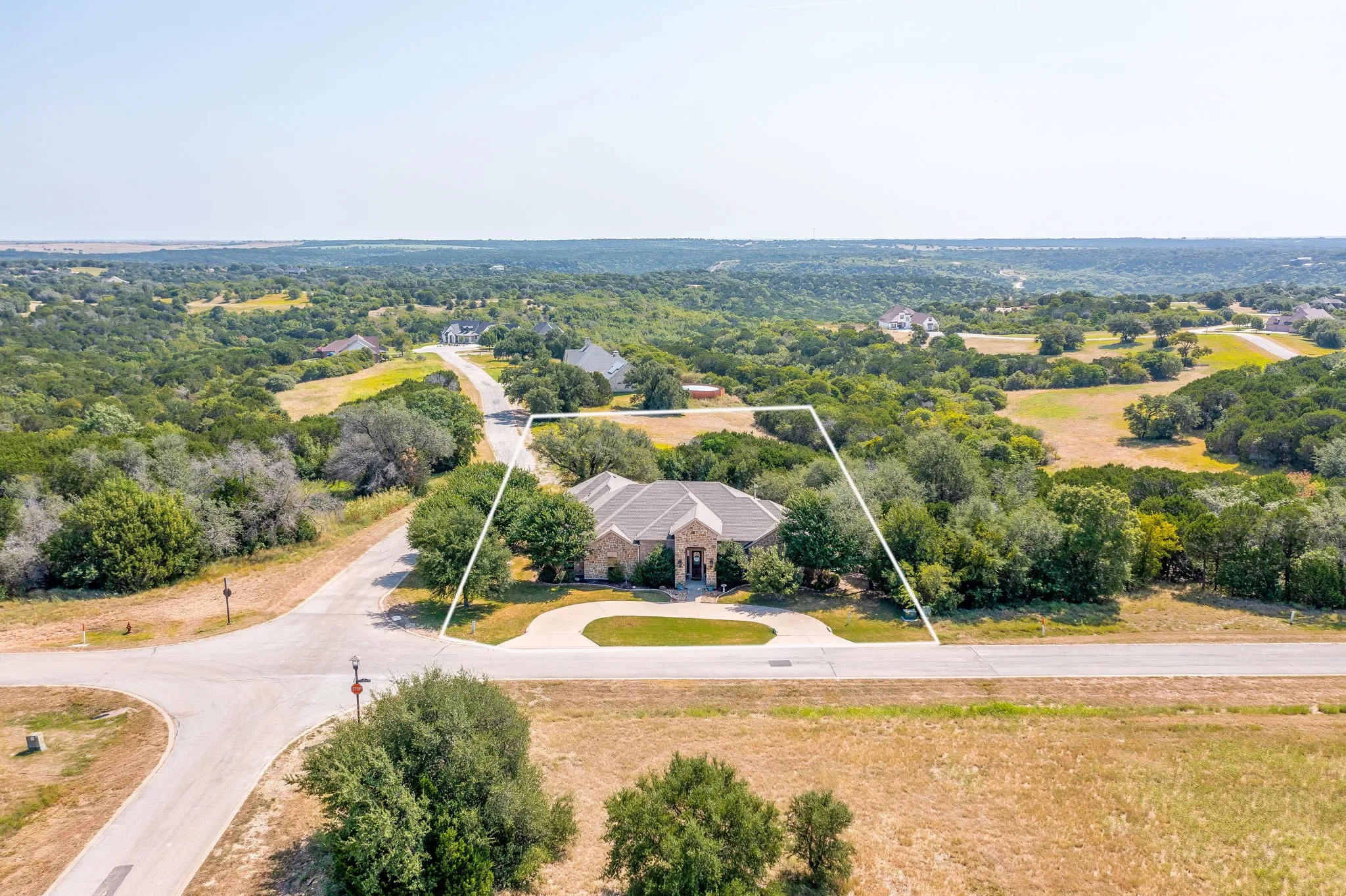 Single Family Residence For Sale in Johnson County , 8401 Fullerton Drive, Cleburne, Texas 76033, 5 Bedroom, 3 Bathroom, 3 Garage spaces, 2,800 Sqft, built in 2013, mls#21353642, Real Estate Agent in Cleburne, Homes For Sale in Johnson county, Homes For Sale in Cleburne, Realtor in Cleburne Texas, Real Estate Brokerage Independent Realty Texas, Luminita Cordes Realtor