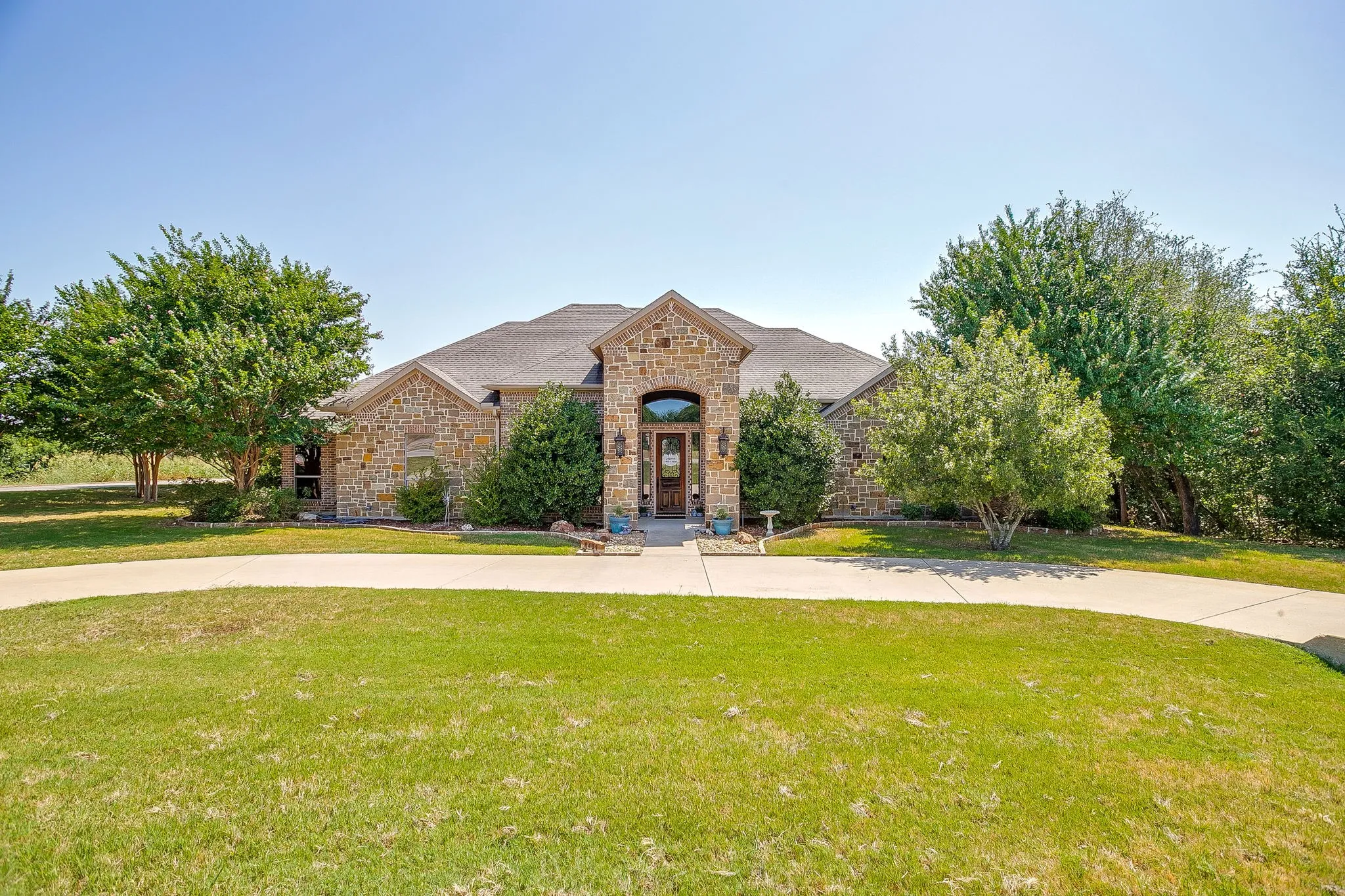 Single Family Residence For Sale in Johnson County , 8401 Fullerton Drive, Cleburne, Texas 76033, 5 Bedroom, 3 Bathroom, 3 Garage spaces, 2,800 Sqft, built in 2013, mls#21353642, Real Estate Agent in Cleburne, Homes For Sale in Johnson county, Homes For Sale in Cleburne, Realtor in Cleburne Texas, Real Estate Brokerage Independent Realty Texas, Luminita Cordes Realtor