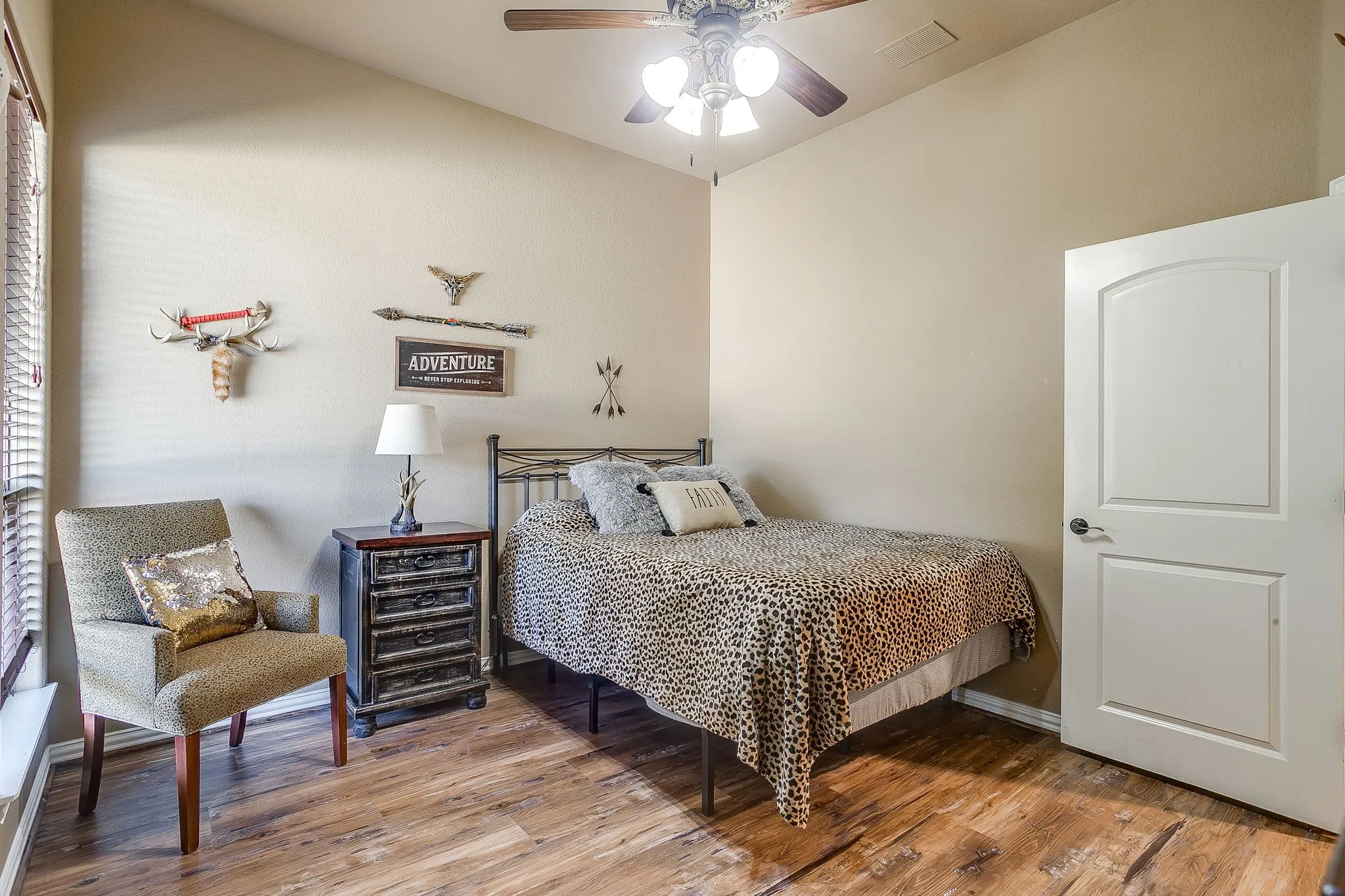 Single Family Residence For Sale in Johnson County , 8401 Fullerton Drive, Cleburne, Texas 76033, 5 Bedroom, 3 Bathroom, 3 Garage spaces, 2,800 Sqft, built in 2013, mls#21353642, Real Estate Agent in Cleburne, Homes For Sale in Johnson county, Homes For Sale in Cleburne, Realtor in Cleburne Texas, Real Estate Brokerage Independent Realty Texas, Luminita Cordes Realtor