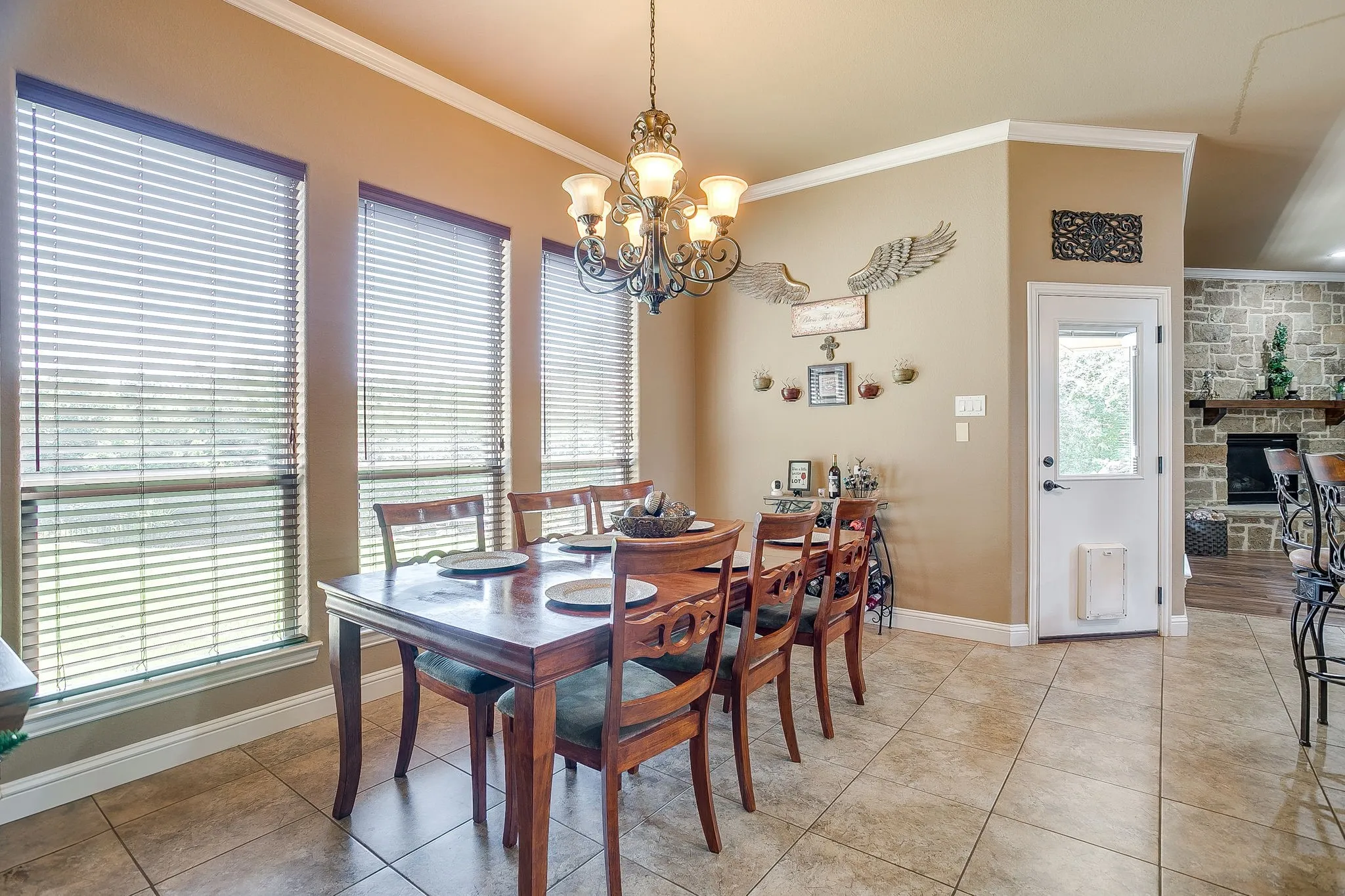 Single Family Residence For Sale in Johnson County , 8401 Fullerton Drive, Cleburne, Texas 76033, 5 Bedroom, 3 Bathroom, 3 Garage spaces, 2,800 Sqft, built in 2013, mls#21353642, Real Estate Agent in Cleburne, Homes For Sale in Johnson county, Homes For Sale in Cleburne, Realtor in Cleburne Texas, Real Estate Brokerage Independent Realty Texas, Luminita Cordes Realtor